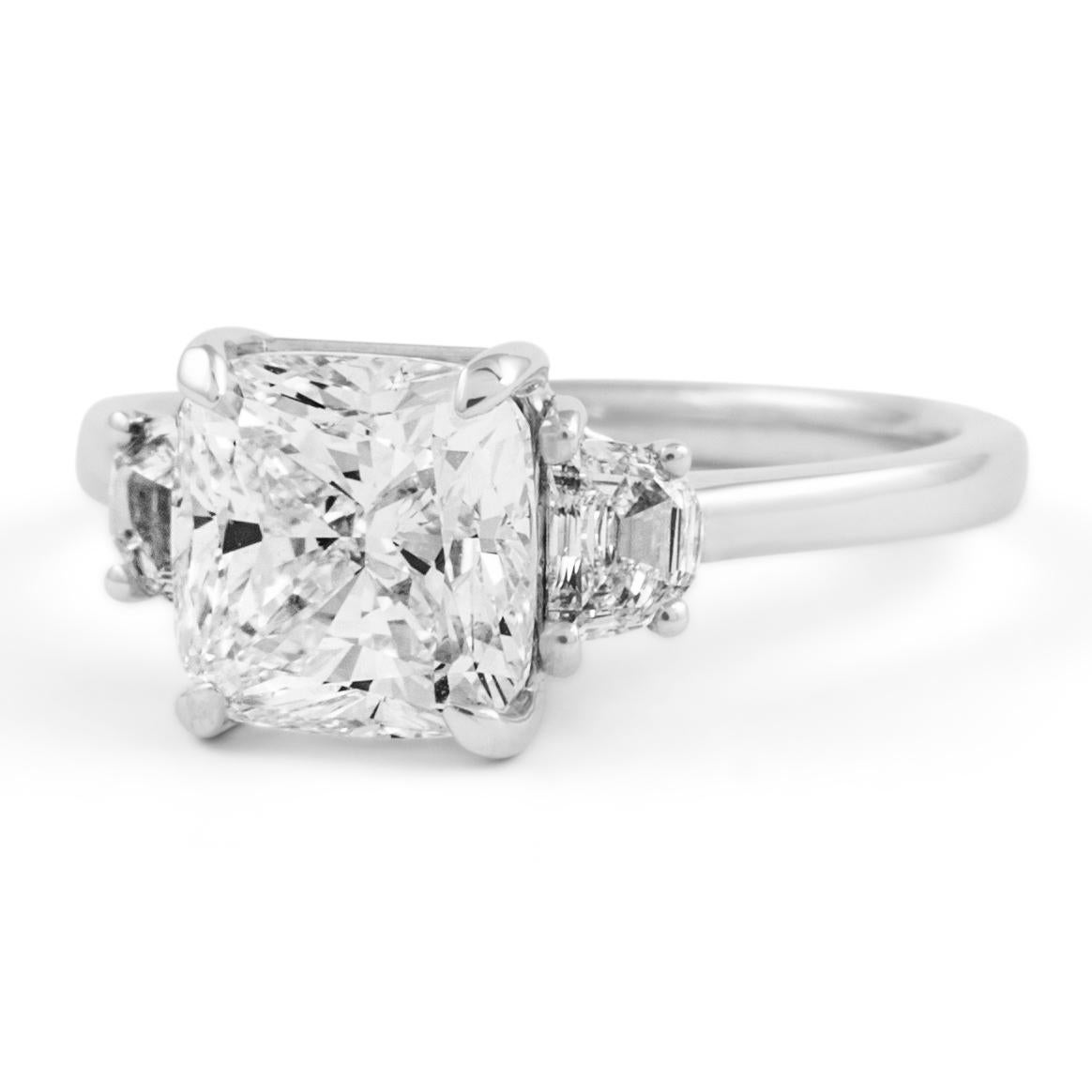 Cushion Cut Alexander Beverly Hills GIA 2.70ct G VS1 Cushion Diamond Three-Stone Ring 18k For Sale