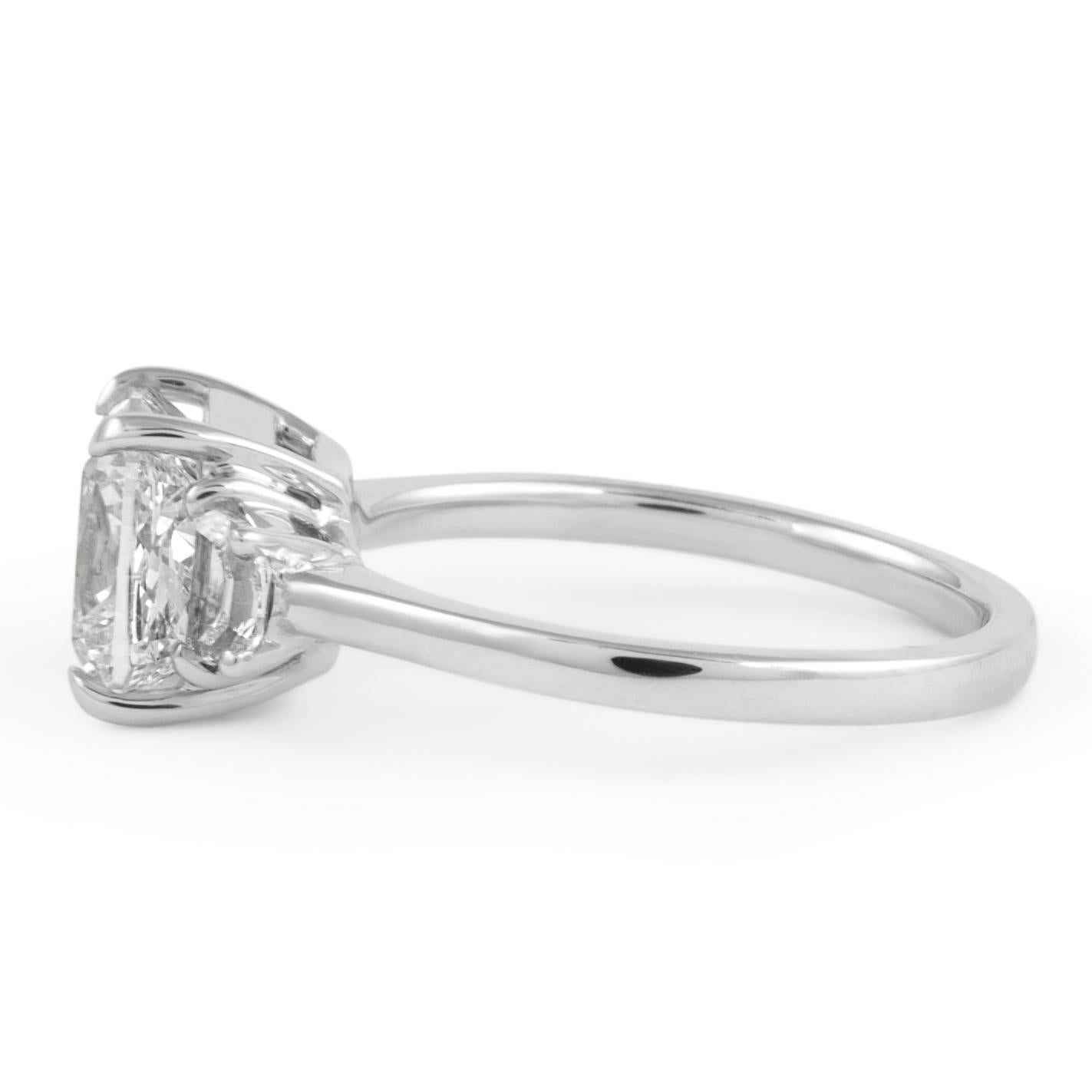 Alexander Beverly Hills GIA 2.70ct G VS1 Cushion Diamond Three-Stone Ring 18k In New Condition For Sale In BEVERLY HILLS, CA