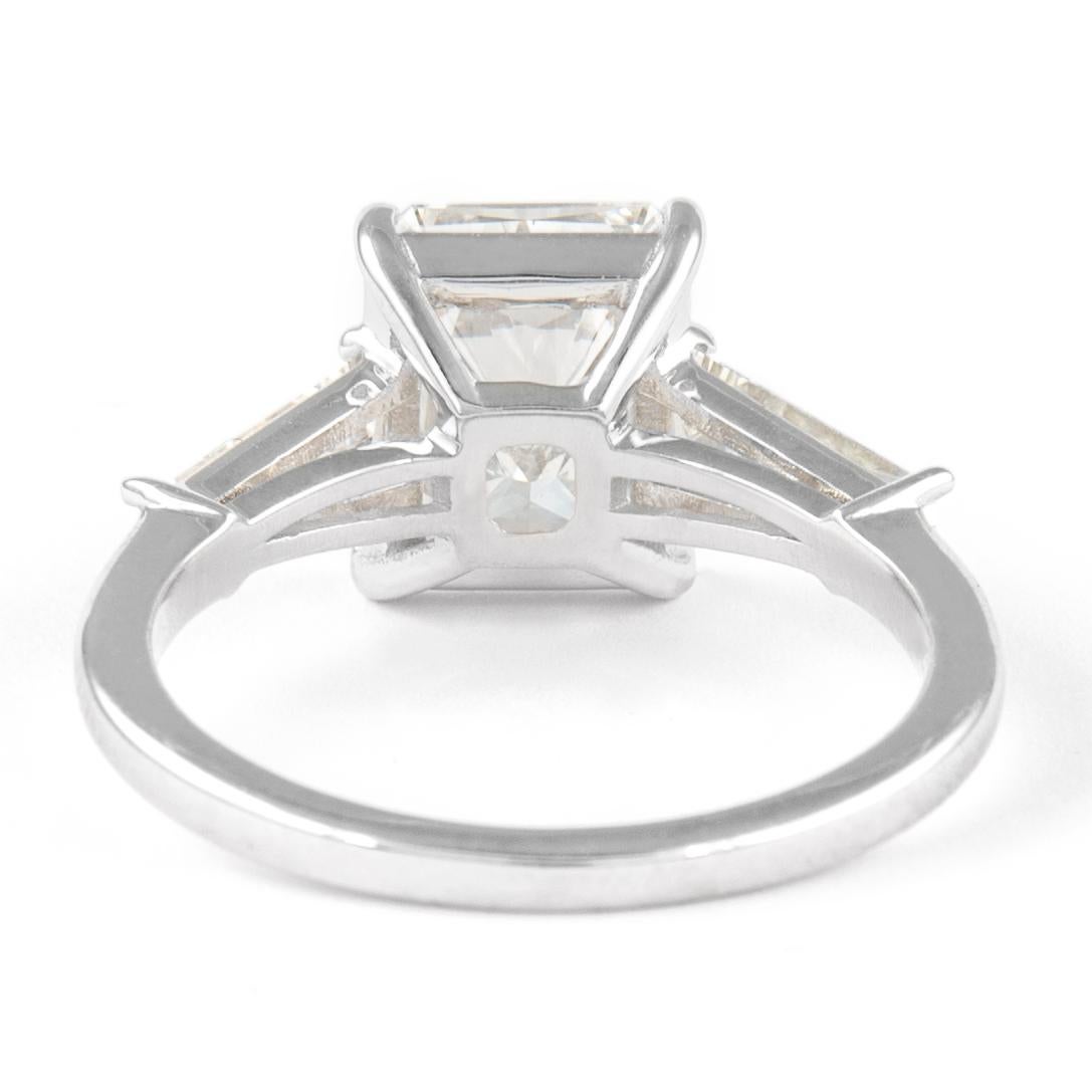 Modern Alexander GIA Certified 3.02 Carat Radiant Diamond Three-Stone Ring 18k Gold For Sale