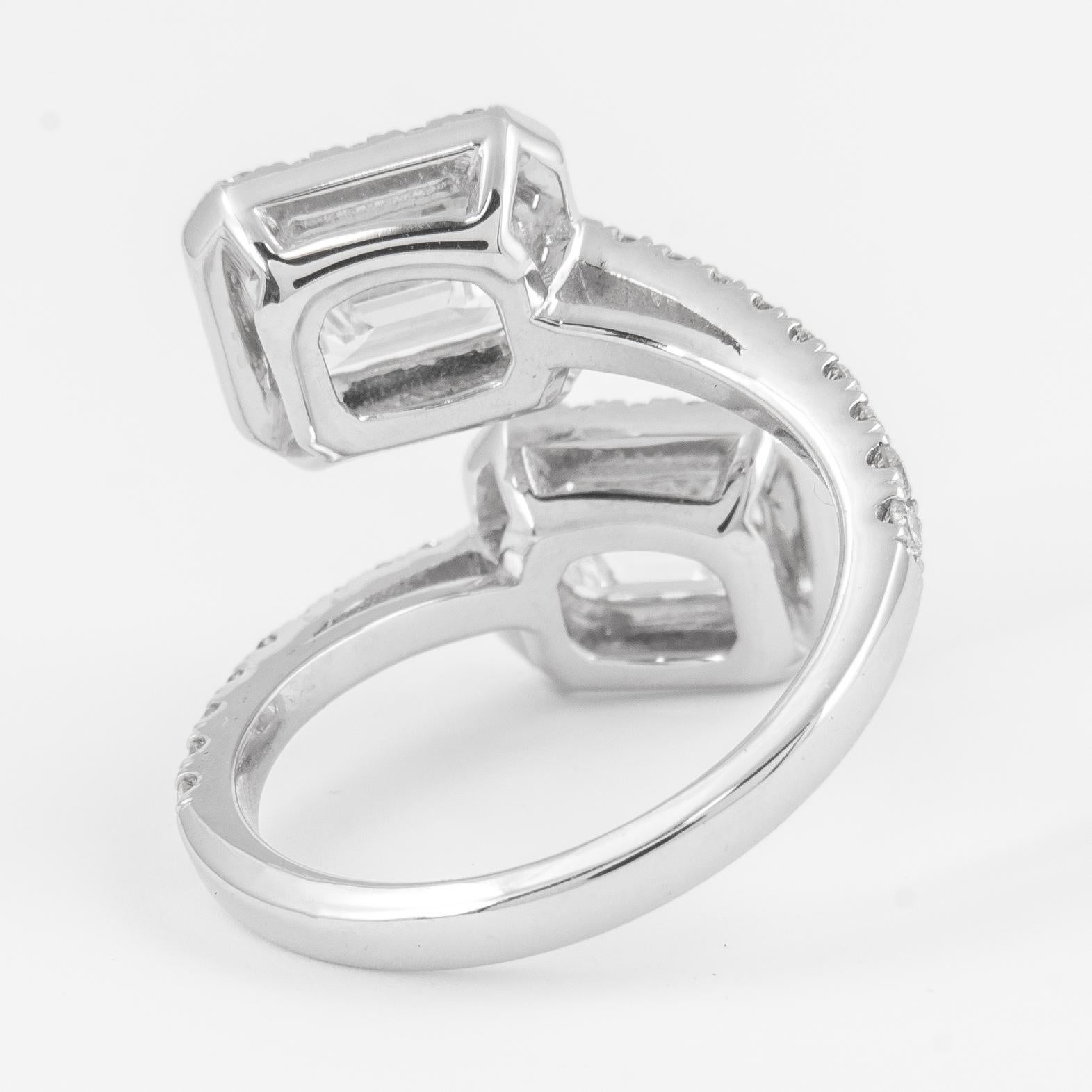 Alexander GIA Certified 3.89ctt Toi et Moi Emerald Cut Diamonds Pave Bypass Ring Neuf - En vente à BEVERLY HILLS, CA