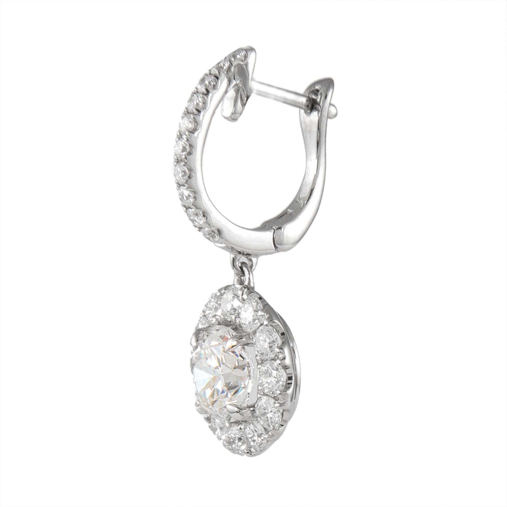 Alexander GIA-zertifizierte 3 Karat runde Diamant-Tropfen-Ohrringe mit Halo 18k Weißgold Damen im Angebot