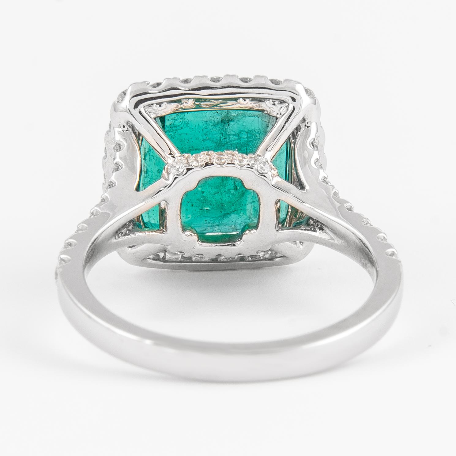 Alexander GIA zertifiziert 5,21 Karat Smaragd mit Diamant-Halo-Ring 18 Karat Gold im Zustand „Neu“ im Angebot in BEVERLY HILLS, CA