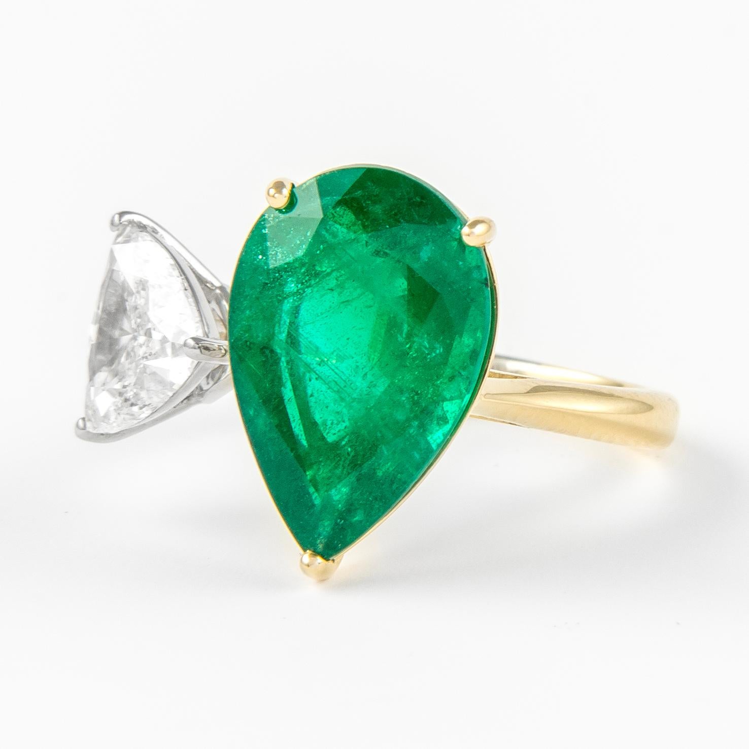 Alexander GIA Certified 5.91 Carat Toi Et Moi Emerald & Diamonds Ring 18k Gold In New Condition In BEVERLY HILLS, CA