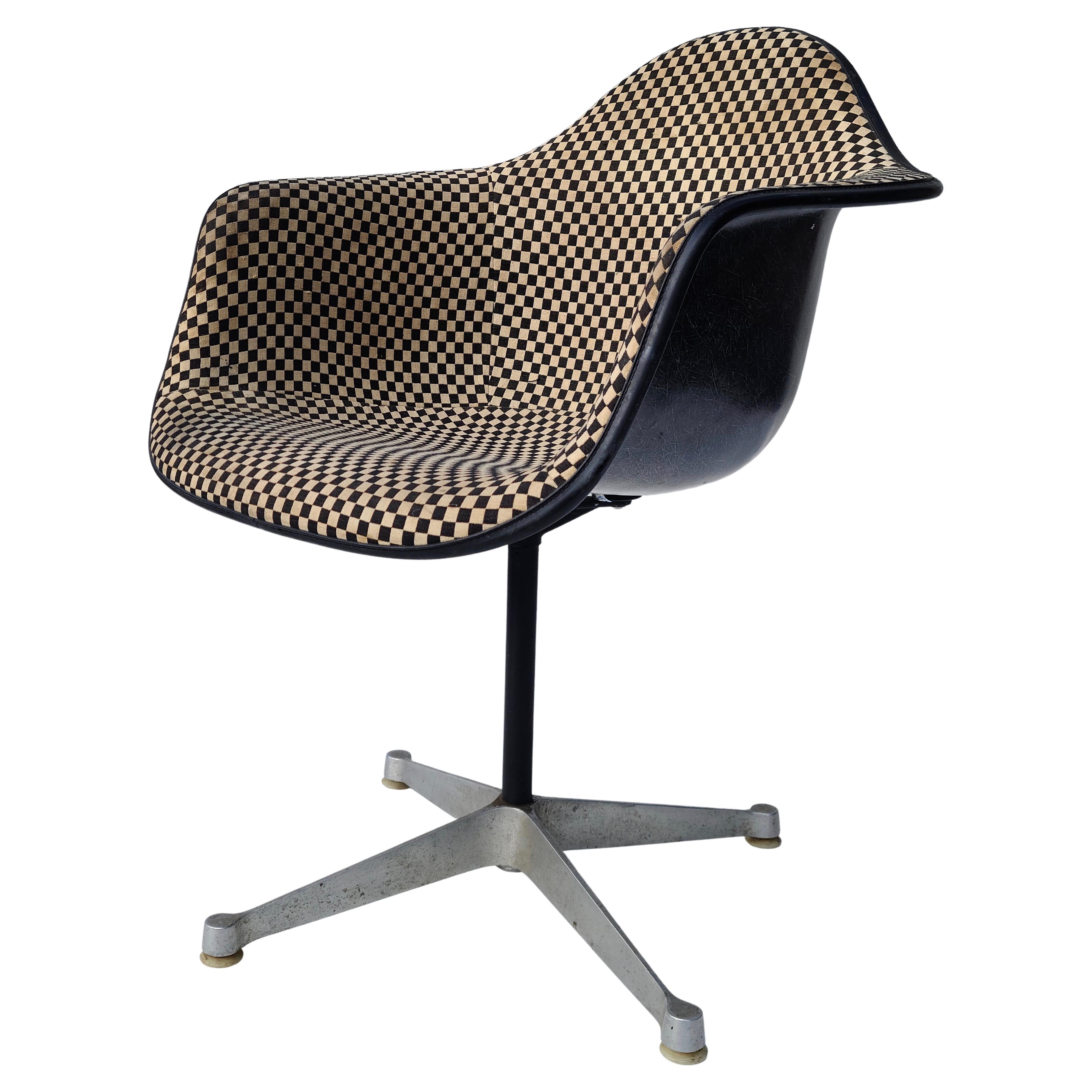 Mid-20th Century Alexander Girard Charles Eames Shell Chair Herman Miller Aluminum Group