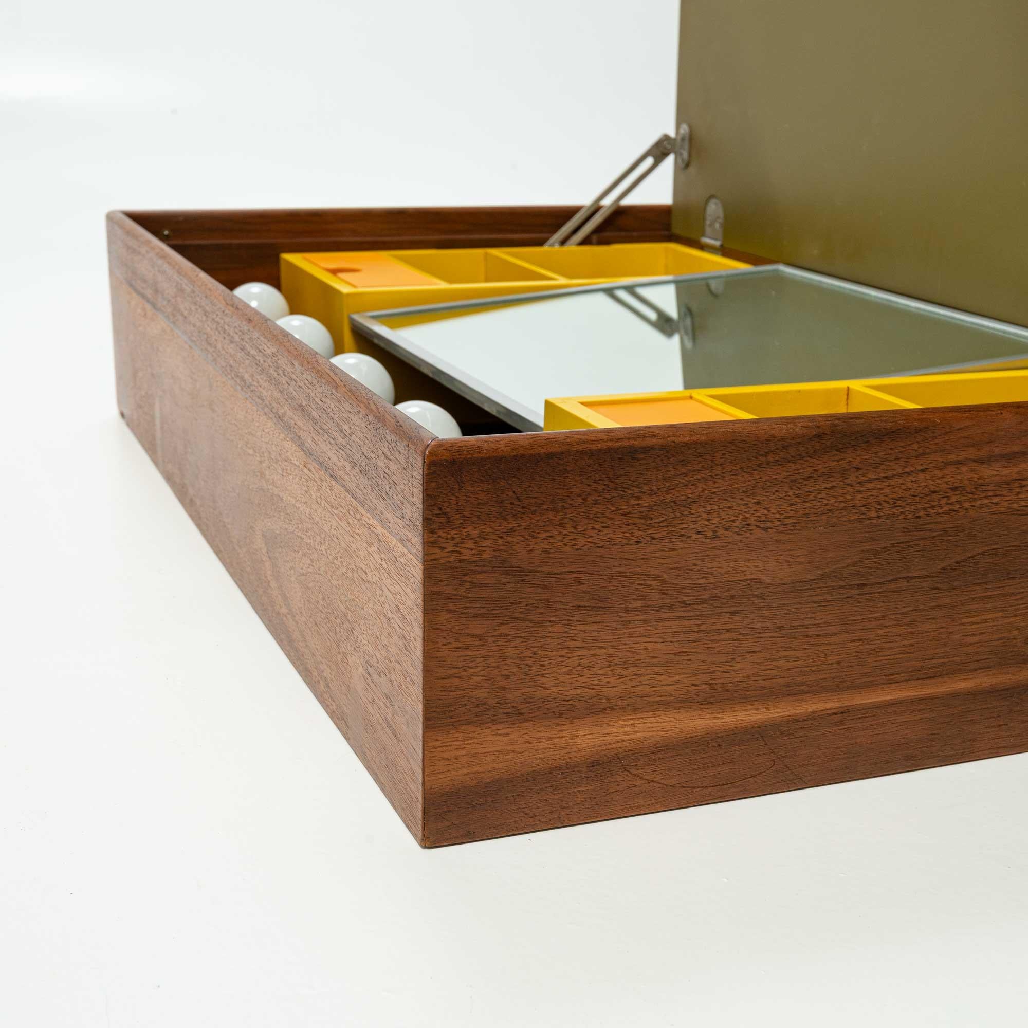 Alexander Girard & George Nelson Inc. Tocador de pared, Model 1030 en venta 5