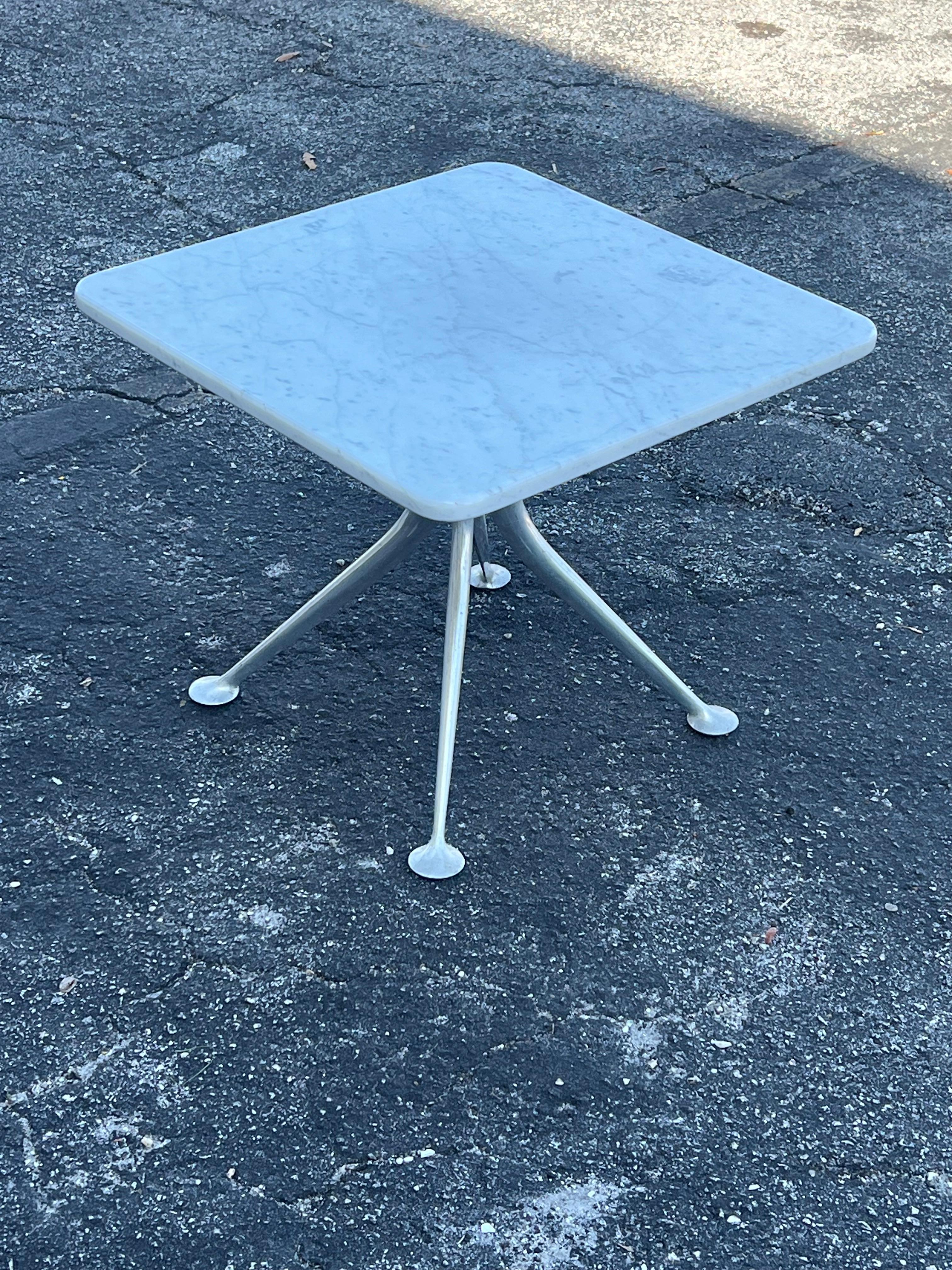 Una mesa auxiliar vintage de Alexander Girard para Herman Miller, ca. 1960 Estadounidense en venta