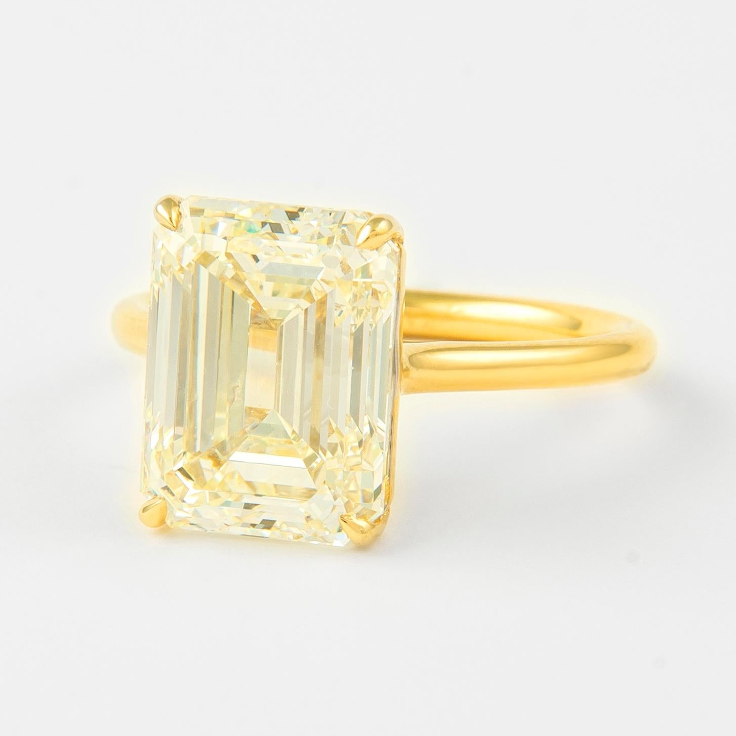 Moderne Alexander HRD, bague solitaire en or jaune 18 carats avec diamant taille émeraude de 6,02 carats en vente