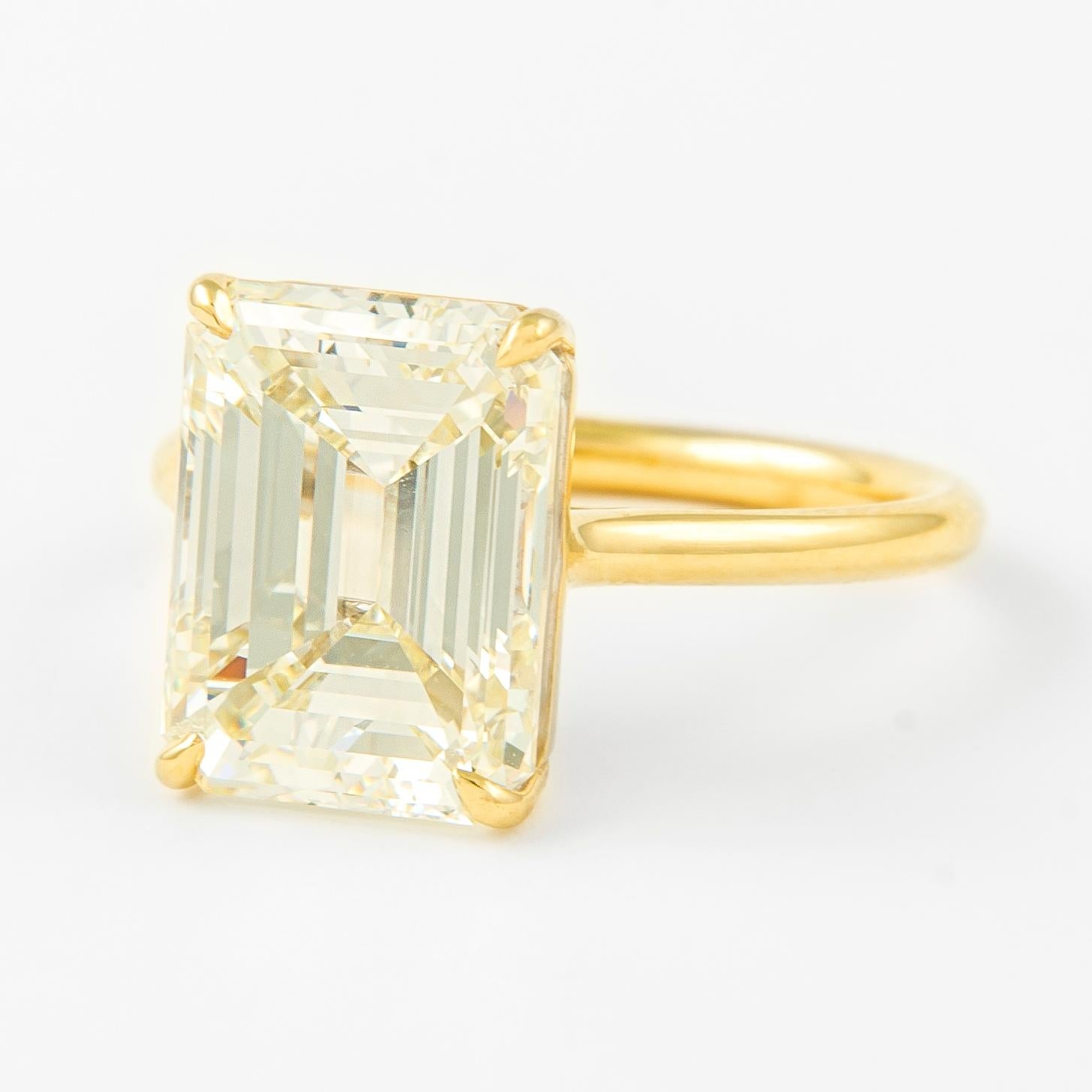 Modern Alexander IGI 6.05 Carat Emerald Cut Diamond Solitaire Ring 18k Yellow Gold For Sale