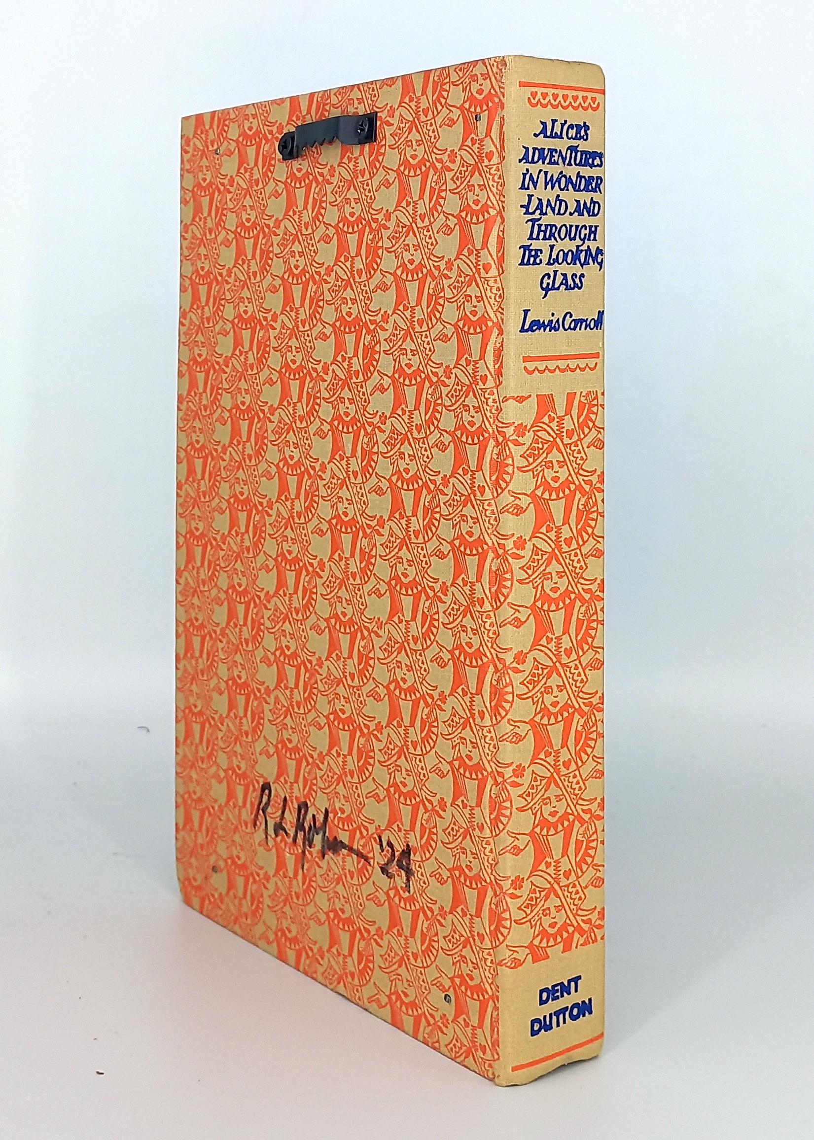Sculpture de livre contemporaine américaine d'Alexander Korzer-Robinson - Alice in en vente 2