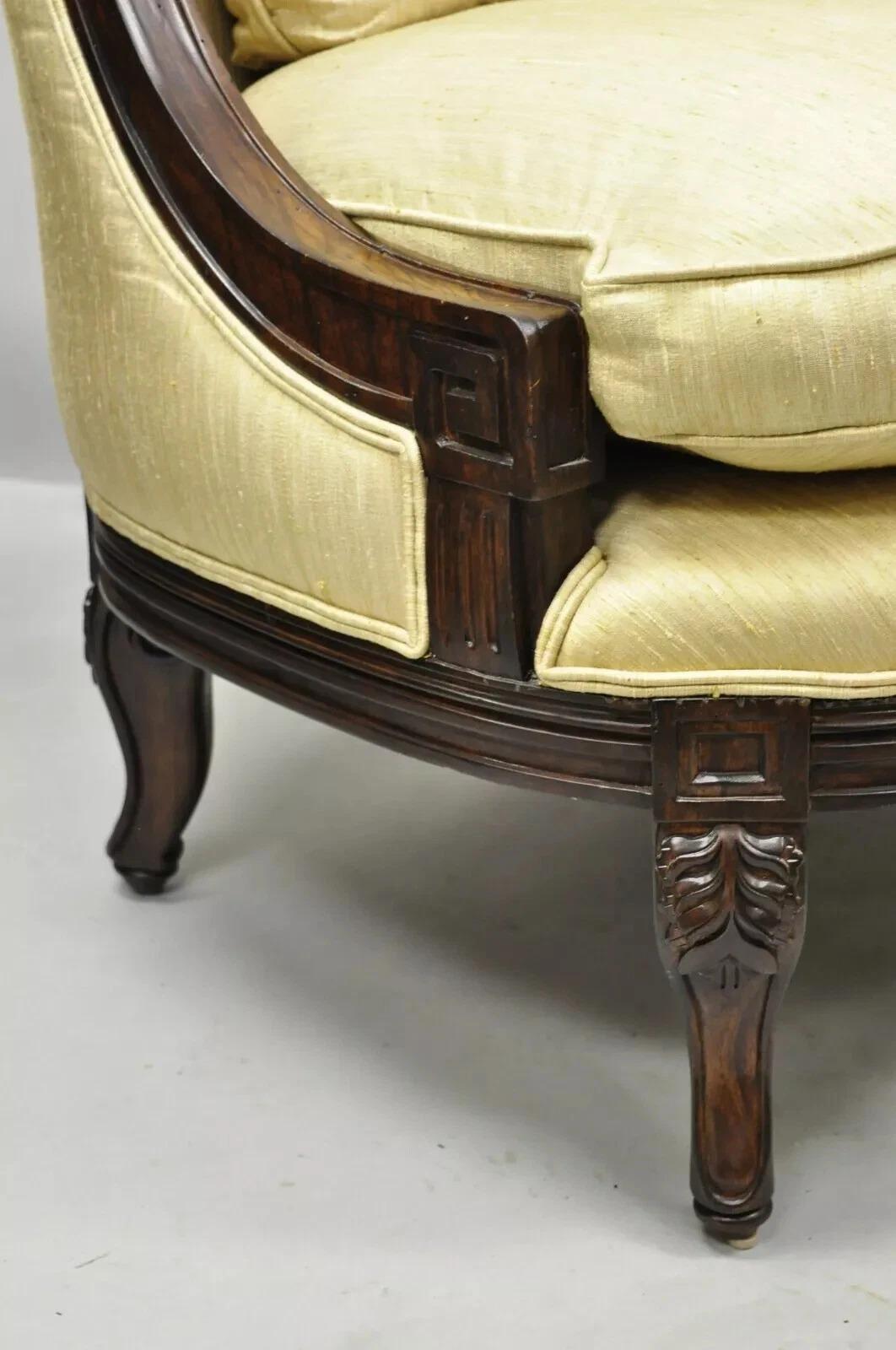 Alexander & John Richard Chaises longues à dossier surdimensionné en forme de tonneau - une paire Bon état - En vente à Philadelphia, PA