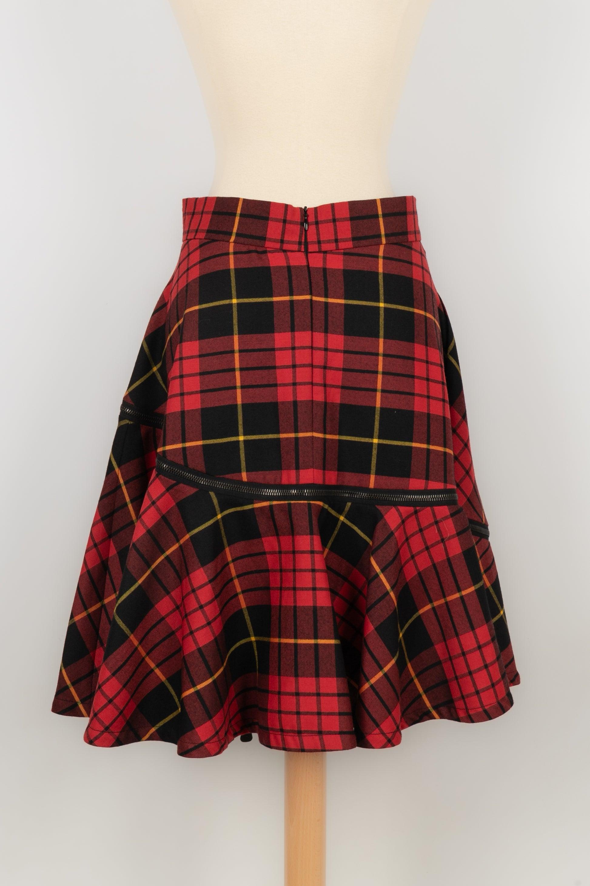 Alexander Mc Queen Red and Black Tone Tartan Skirt 40IT In Excellent Condition For Sale In SAINT-OUEN-SUR-SEINE, FR