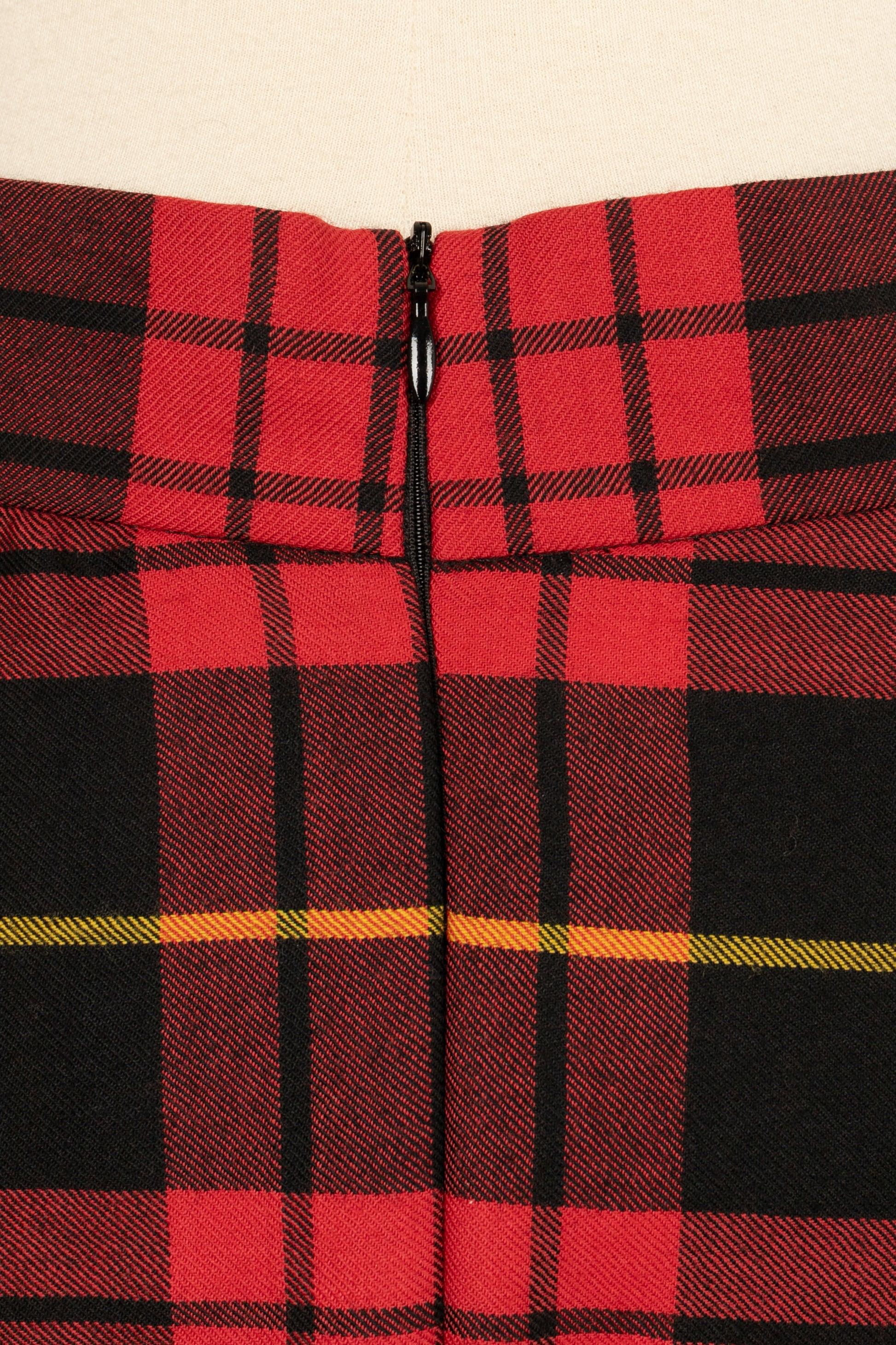 Alexander Mc Queen Red and Black Tone Tartan Skirt 40IT For Sale 2