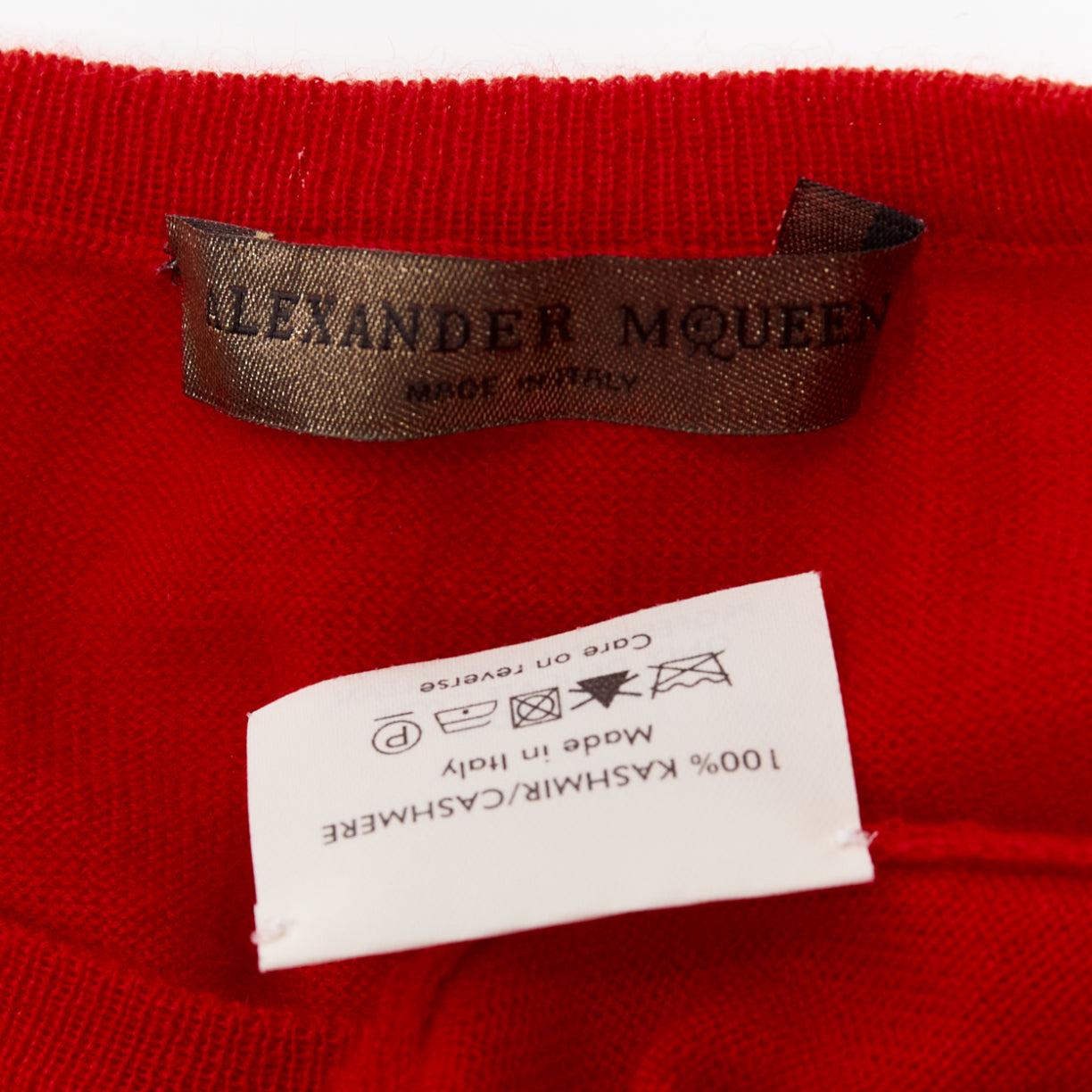 ALEXANDER MCQUEEN 100% Kaschmir roter Pullover mit langen Ärmeln und tiefem Ausschnitt XS im Angebot 4