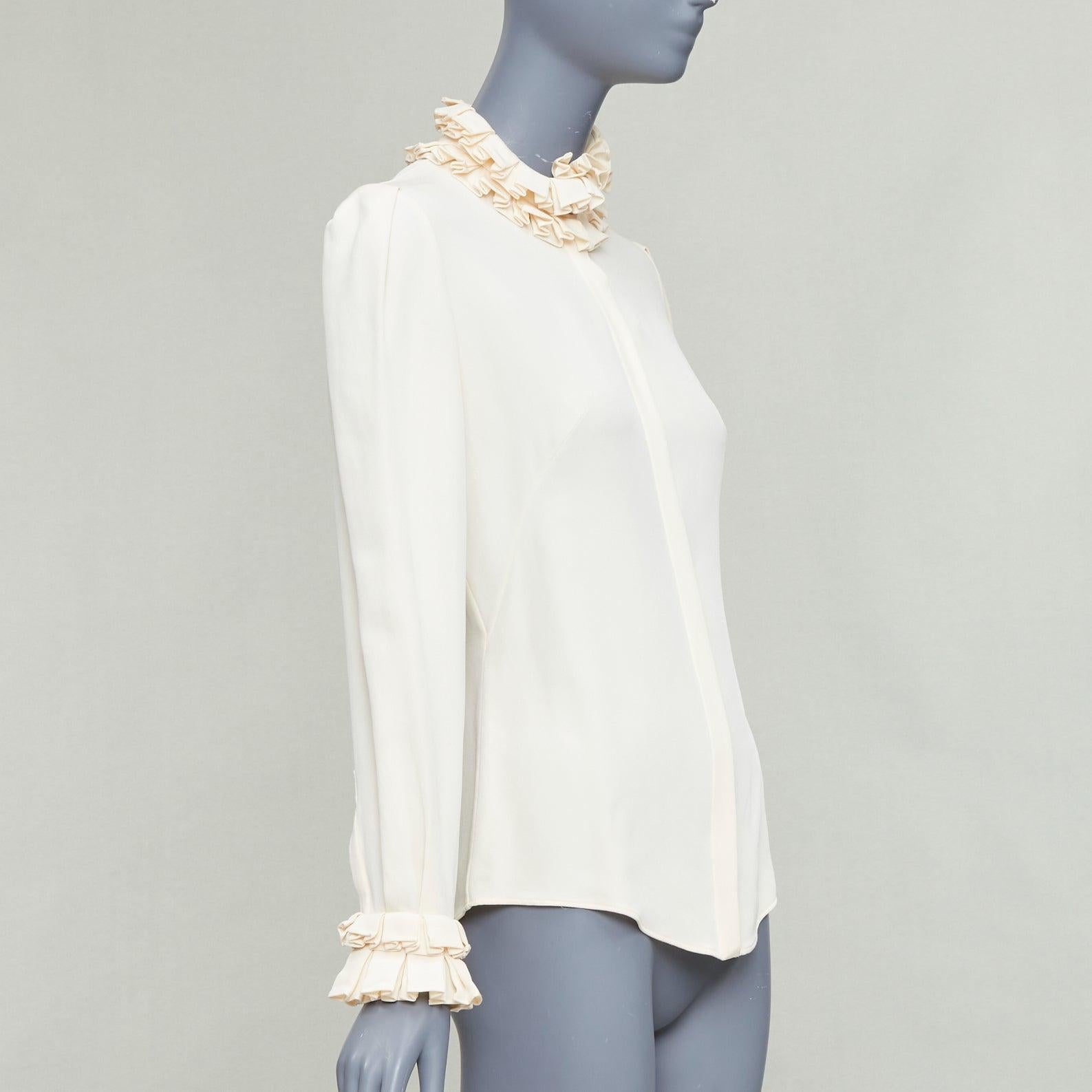 Gris Alexander McQueen - Chemisier à col volant victorien et à pinces, 100 % soie crème IT38 XS en vente