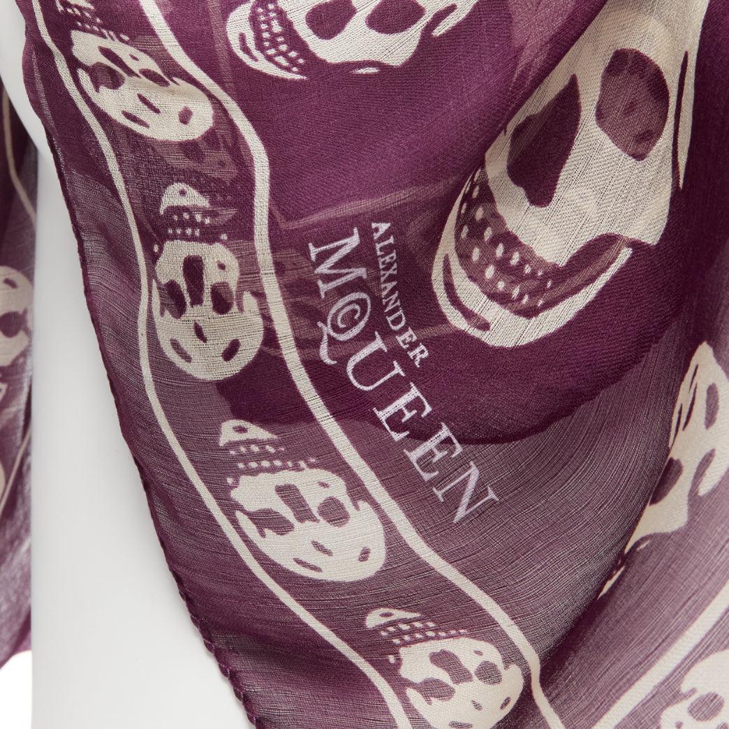 ALEXANDER MCQUEEN 100% silk purple cream skull print logo scarf
Reference: SNKO/A00351
Brand: Alexander McQueen
Material: Silk
Color: Purple, Cream
Pattern: Abstract
Extra Details: Logo at edge of scarf.
Made in: Italy

CONDITION:
Condition: