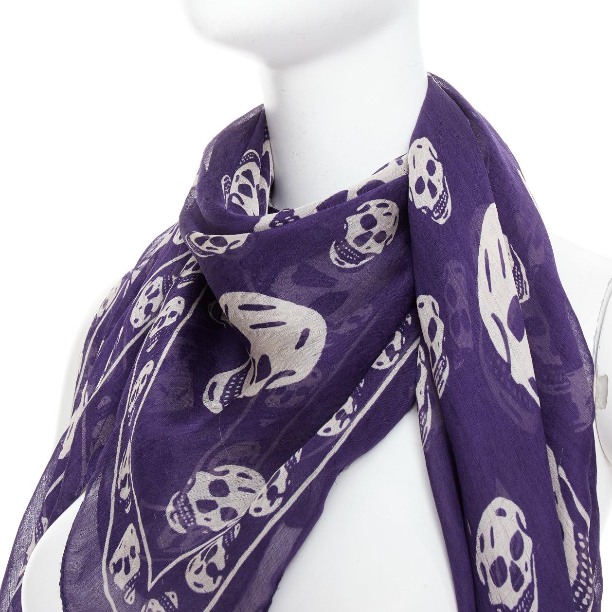 ALEXANDER MCQUEEN 100% silk skull printed purple off white boho scarf
Reference: VEHO/A00005
Brand: Alexander McQueen
Material: Silk
Color: Purple
Pattern: Skull
Made in: Italy

CONDITION:
Condition: Fair, this item was pre-owned and is in fair