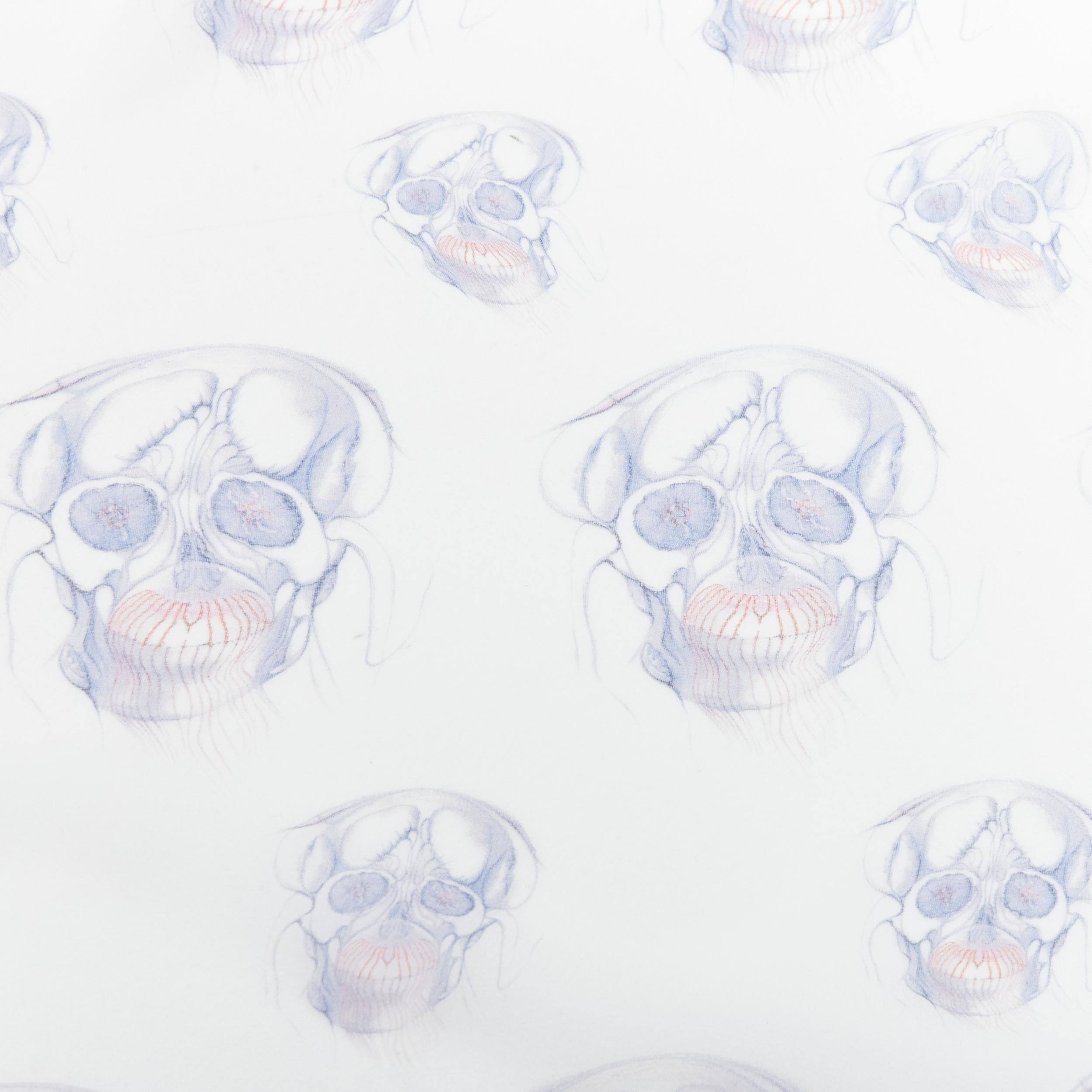 ALEXANDER MCQUEEN 100% silk white blue skull print sheer scarf 
Reference: ANWU/A00573 
Brand: Alexander McQueen 
Material: Silk 
Color: White 
Pattern: Skull 
Made in: Italy 

CONDITION: 
Condition: Good, this item was pre-owned and is in good