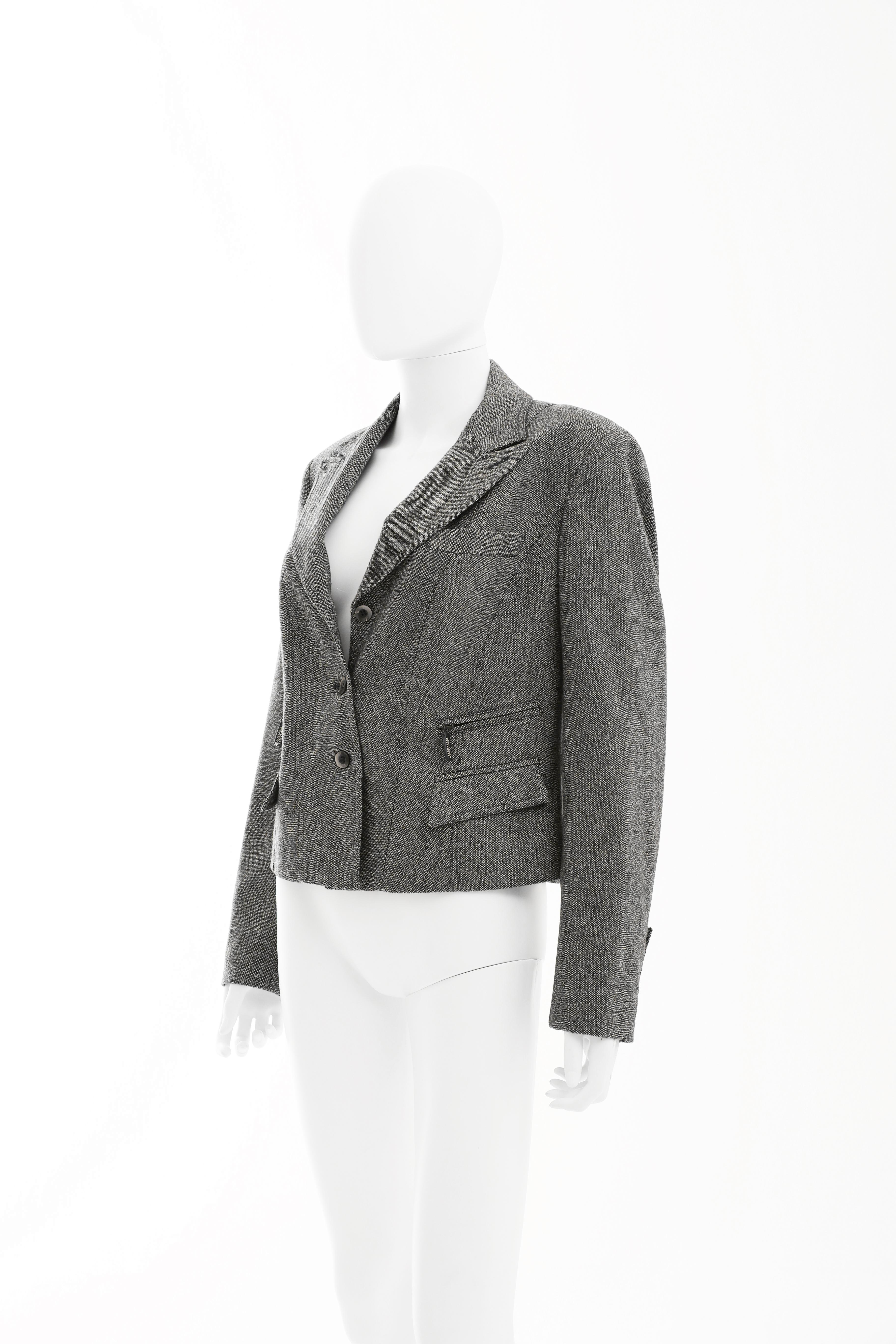 - Designed by Alexander McQueen
- Late 90's Period
- Wool Grey Blazer
- Four Pockets
- Zipped Details
- Crop Fit
- Excellent Condition
- Made in Italy
- Materials: 45% Wool 30% Viscosa 20% Polyester 4% Polyamide 1% Elasthan / Lining: 60% Acrylic 40%