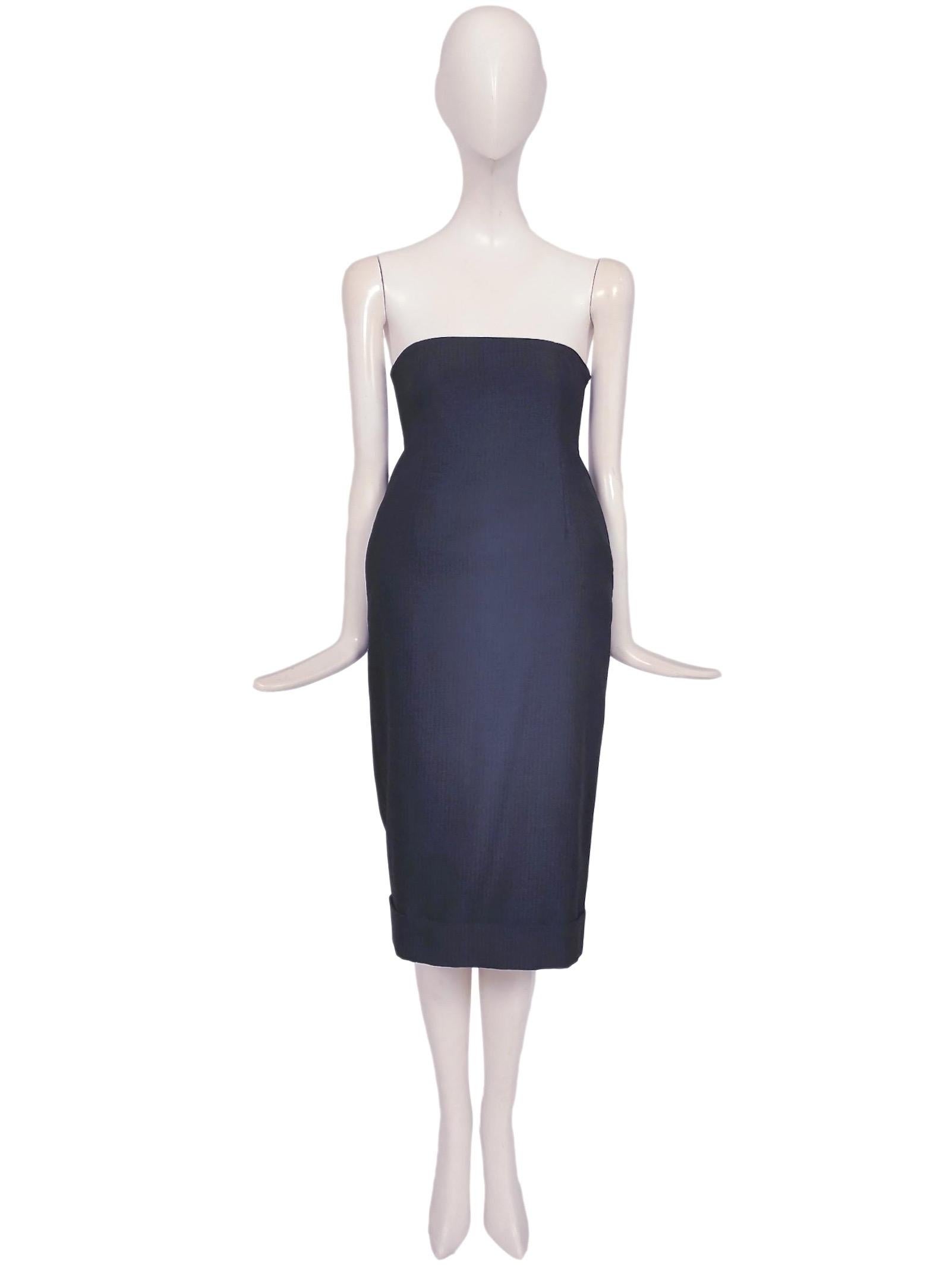 Alexander McQueen
1996 Tight Fitting Bodice Dress
Fitted Dress
Size 40

