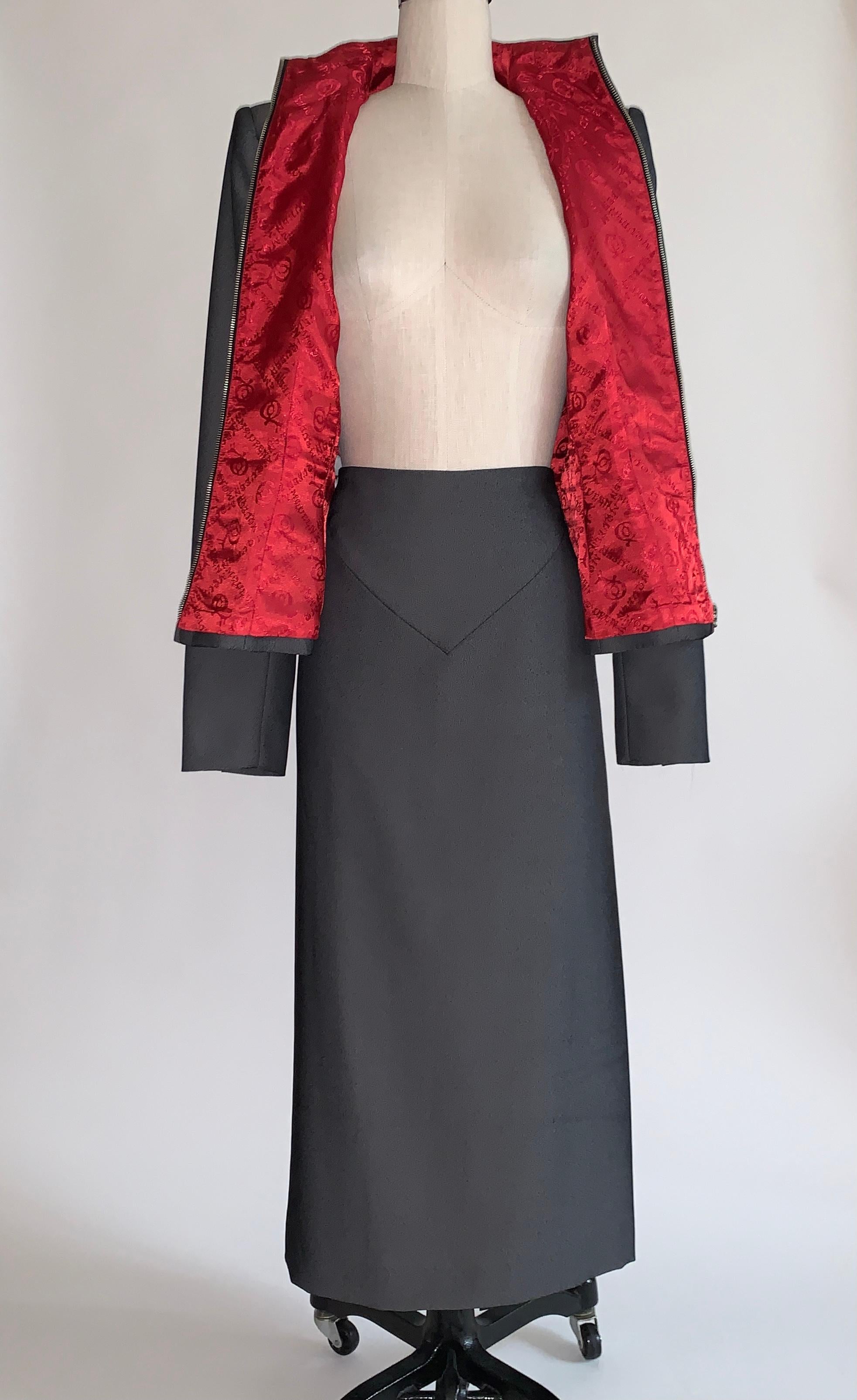 Alexander Mcqueen 1998 Joan Skirt Suit with Zippered Jacket and Logo Red Lining In Good Condition For Sale In San Francisco, CA