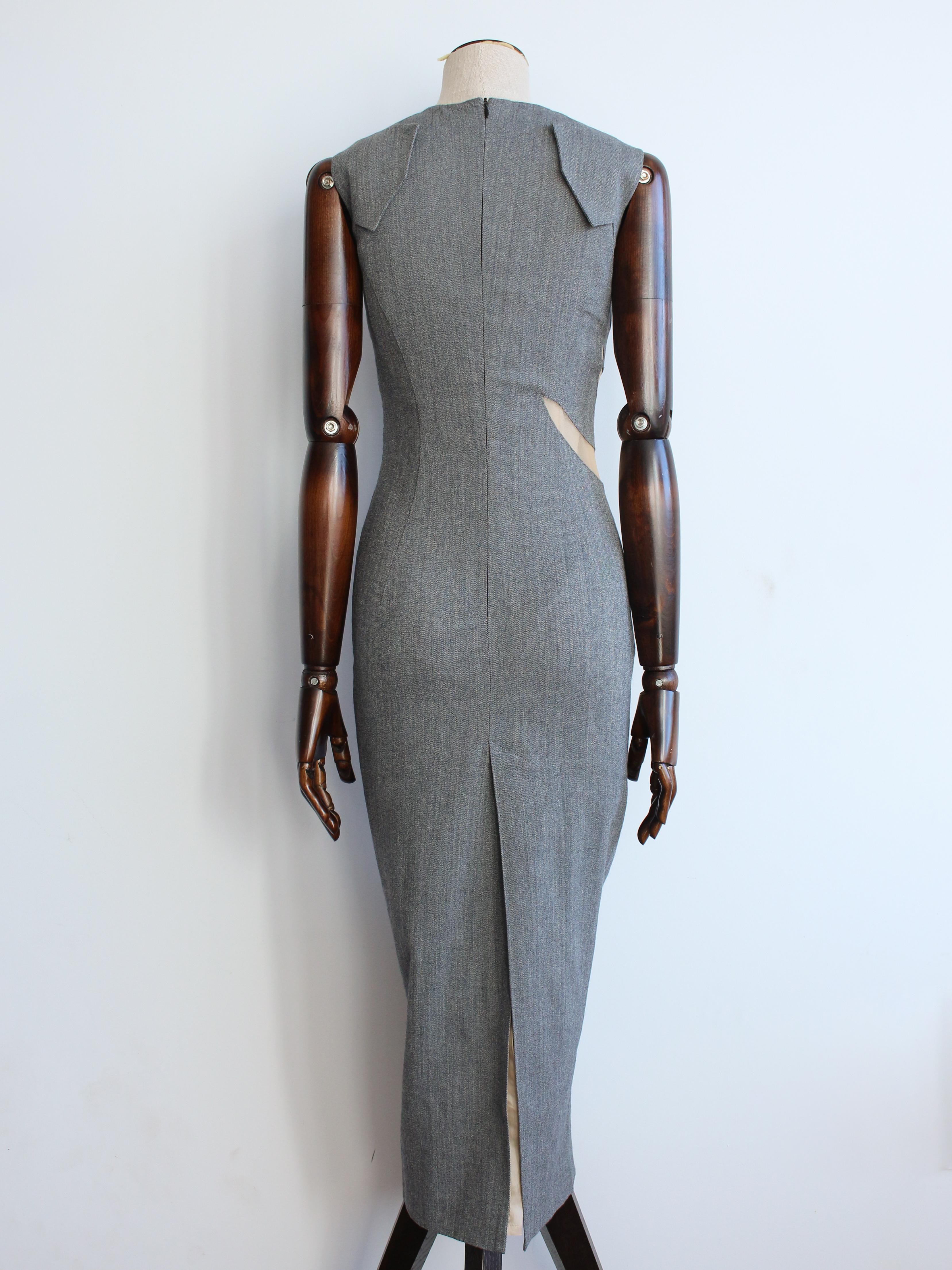 Alexander McQueen 1998 „Slashed“ Fischgrät-Wollkleid mit Mesh-Paneel und Fischgrätenmuster im Zustand „Gut“ im Angebot in Manchester, GB