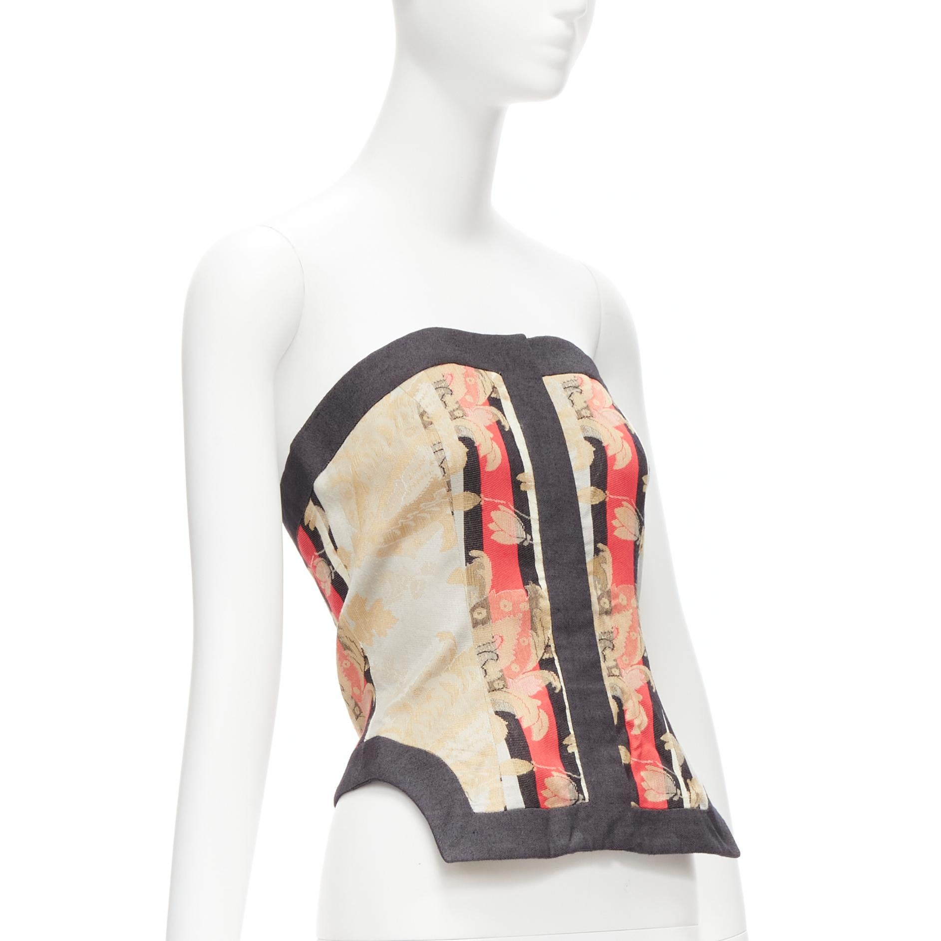 ALEXANDER MCQUEEN 2000 grey baroque brocade jacquard  bustier top IT42 M
Reference: TGAS/D00348
Brand: Alexander McQueen
Designer: Lee Alexander McQueen
Collection: Spring 2000
Material: Rayon, Silk
Color: Grey, Multicolour
Pattern: Barocco
Closure: