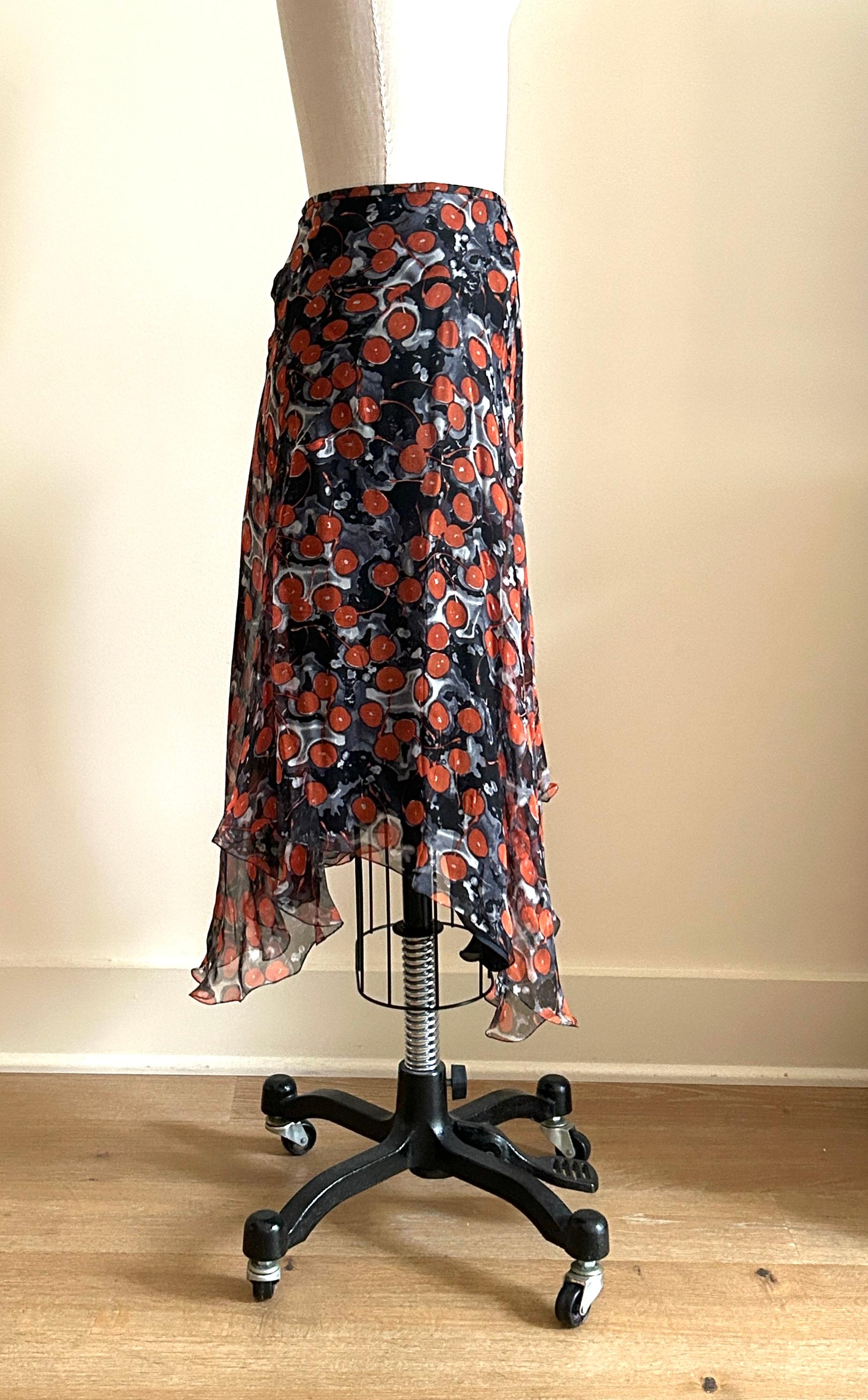 Alexander McQueen 2003 Cherry Skirt in Black and Red Silk In Excellent Condition For Sale In San Francisco, CA