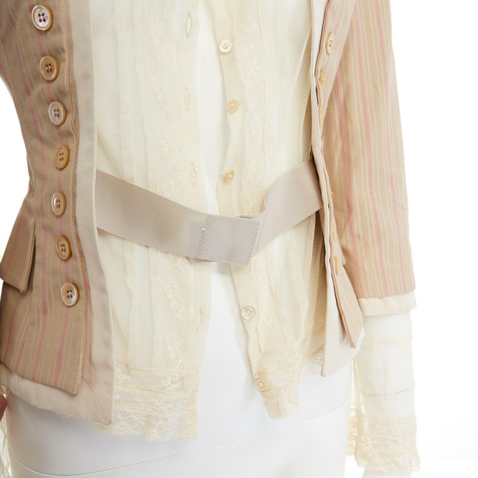 ALEXANDER MCQUEEN 2004 beige pink stripe cotton lace trimmed jacket IT38 XS

ALEXANDER MCQUEEN
FROM THE 2004 COLLECTION
Beige and pink striped cotton. Cream lace lining. Button front closure. Grosgrain trimmed collar. 3/4 sleeves. Sheer lace trimmed