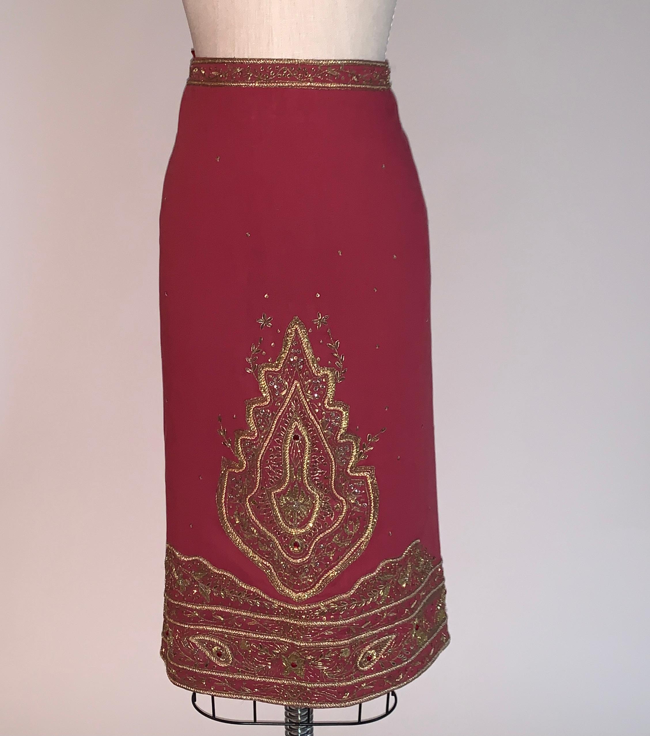 Alexander McQueen vintage 2000s  burgundy pencil skirt with intricate gold embroidered embellishment throughout. Metallic wrapped thread and cording is accented with antiqued sequins and red crystals throughout.  Back zip and hook and eye.

55%