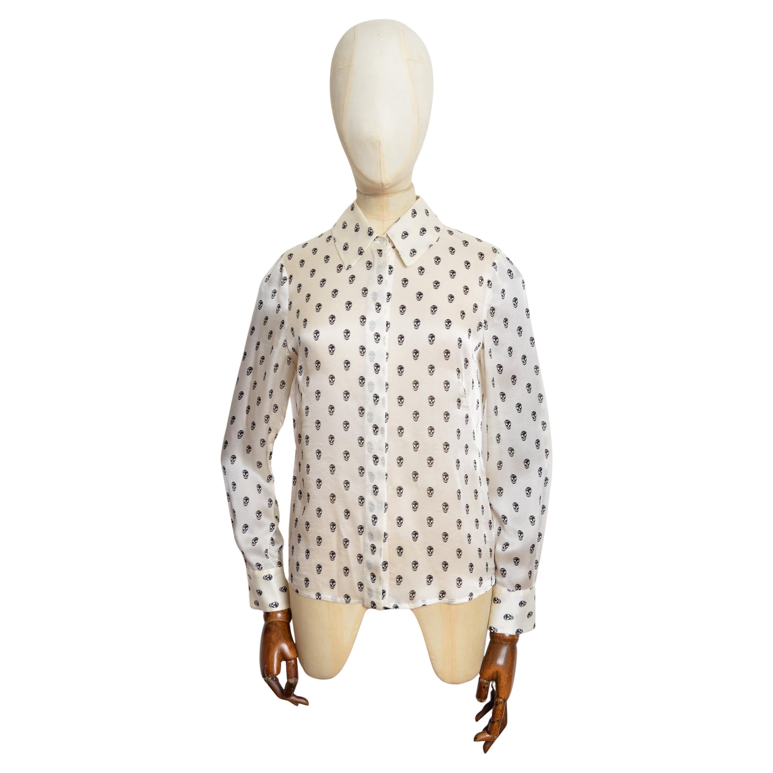 Alexander McQueen 2006 Camisa de seda blanca y negra con estampado de calavera en venta