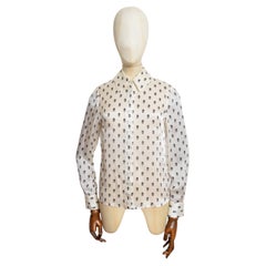 Alexander McQueen 2006 Camisa de seda blanca y negra con estampado de calavera