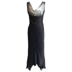 Alexander McQueen 2007 Schwarzes Kleid mit Rundhalsausschnitt aus Seide mit Federdruck 