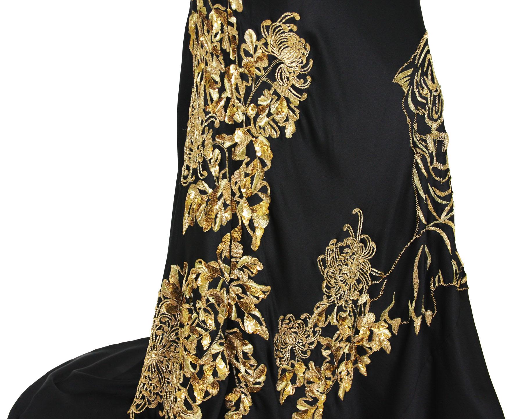 Alexander McQueen - Robe ornée de broderies dorées représentant un tigre, portée par Mary Stuart dans « Reign », taille 42, 2007 1