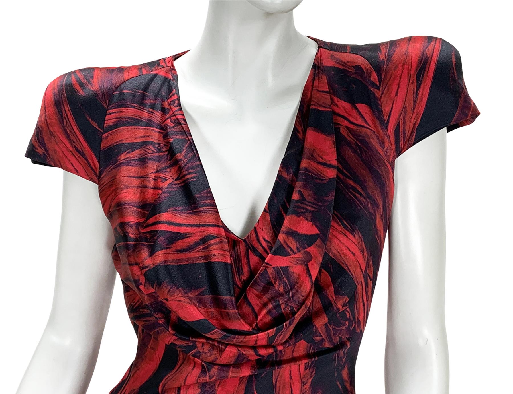 Alexander McQueen 2009 Collection Silk Feather Print Red Black Dress It 42  US 6 In Excellent Condition In Montgomery, TX