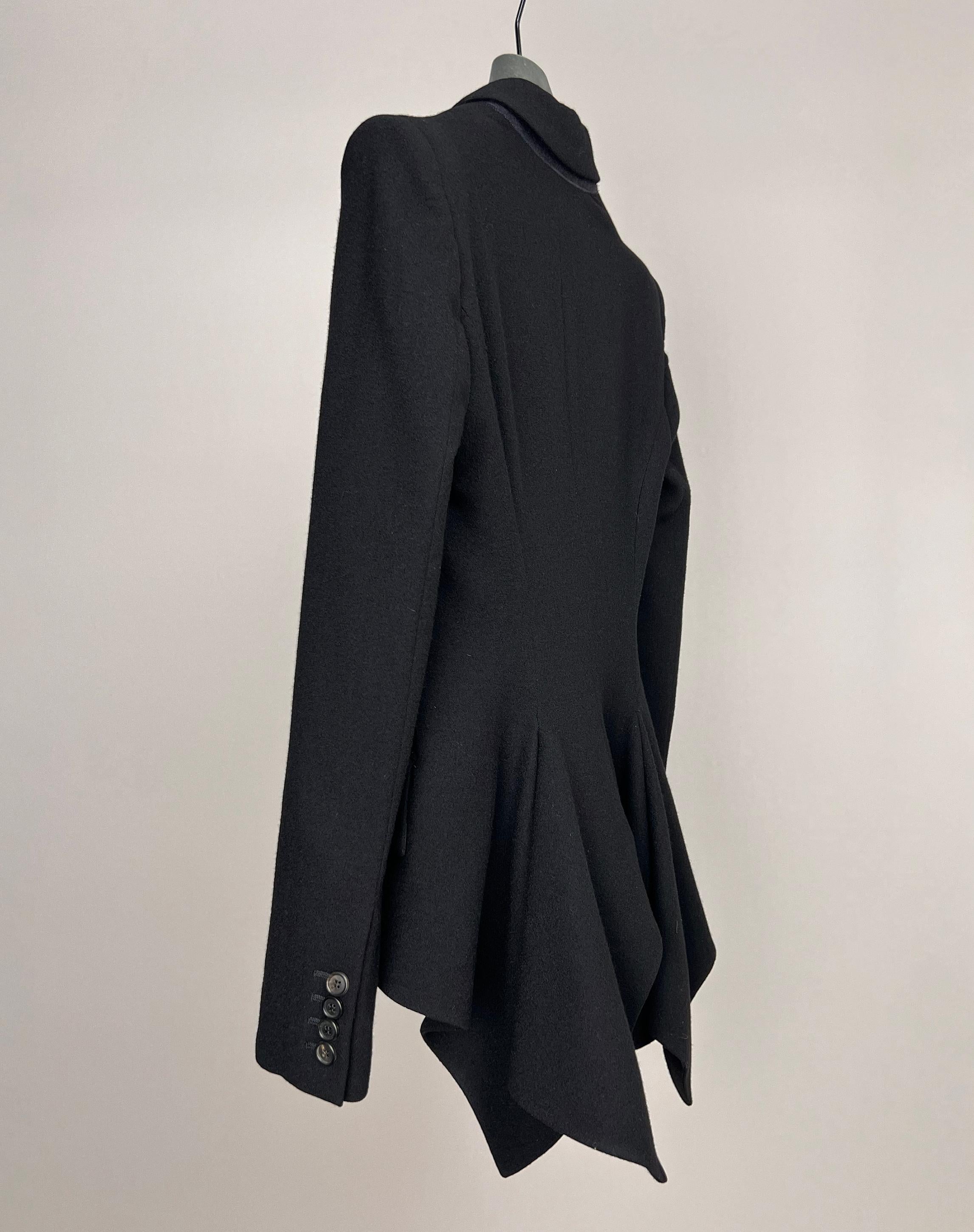Alexander McQueen 2009 Pre-Fall fitted tail blazer jacket In Excellent Condition For Sale In Алматинский Почтамт, KZ