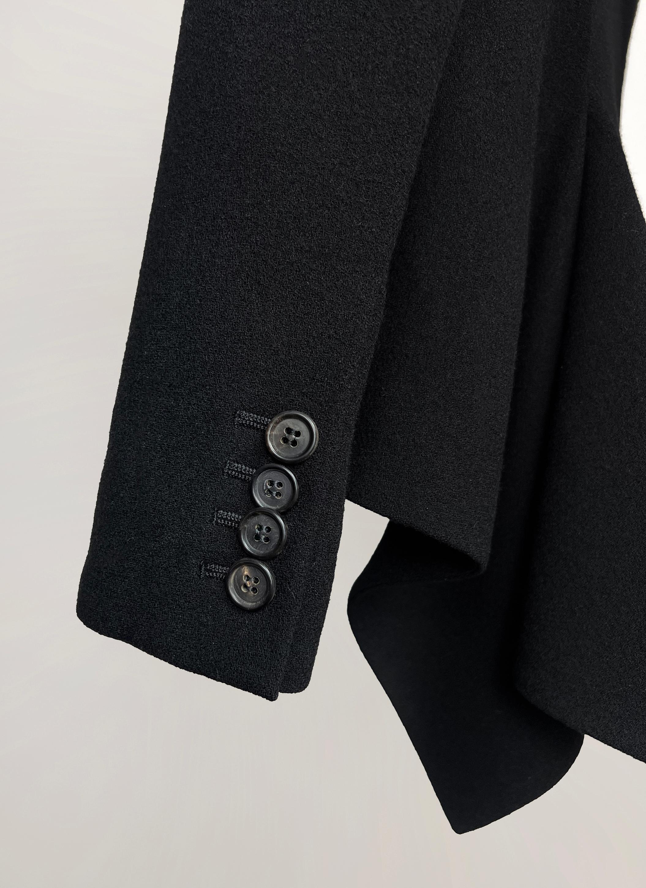 Women's or Men's Alexander McQueen 2009 Pre-Fall fitted tail blazer jacket For Sale