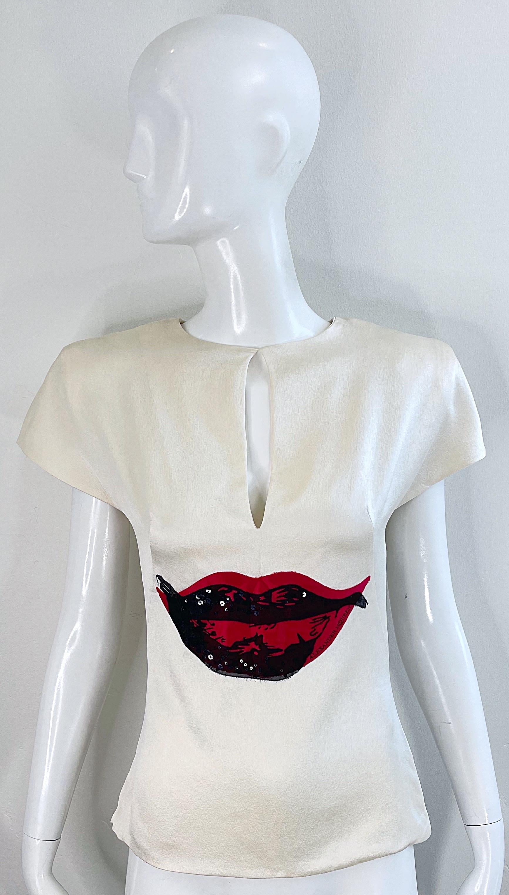 Alexander McQueen 2009 Size 38 / 2 Ivory Silk Red Lips Sequin Blouse Top Shirt For Sale 12