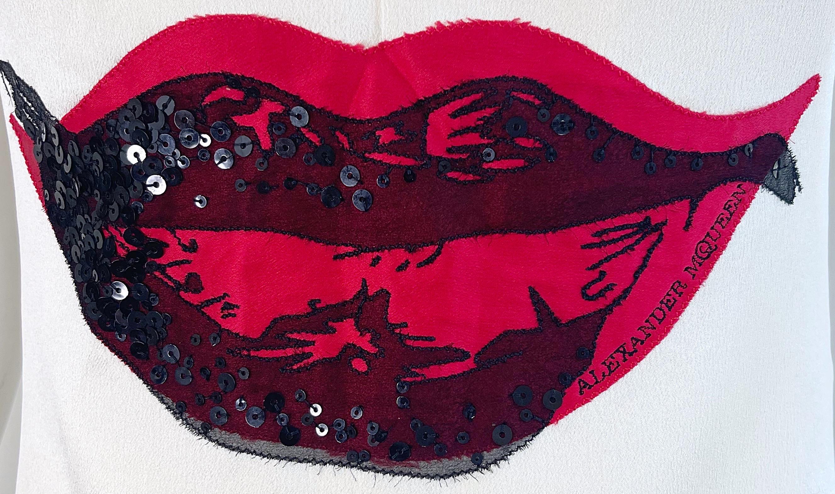 Alexander McQueen 2009 Taille 38 / 2 Ivoire Soie Red Lips Chemisier Top à paillettes Pour femmes en vente