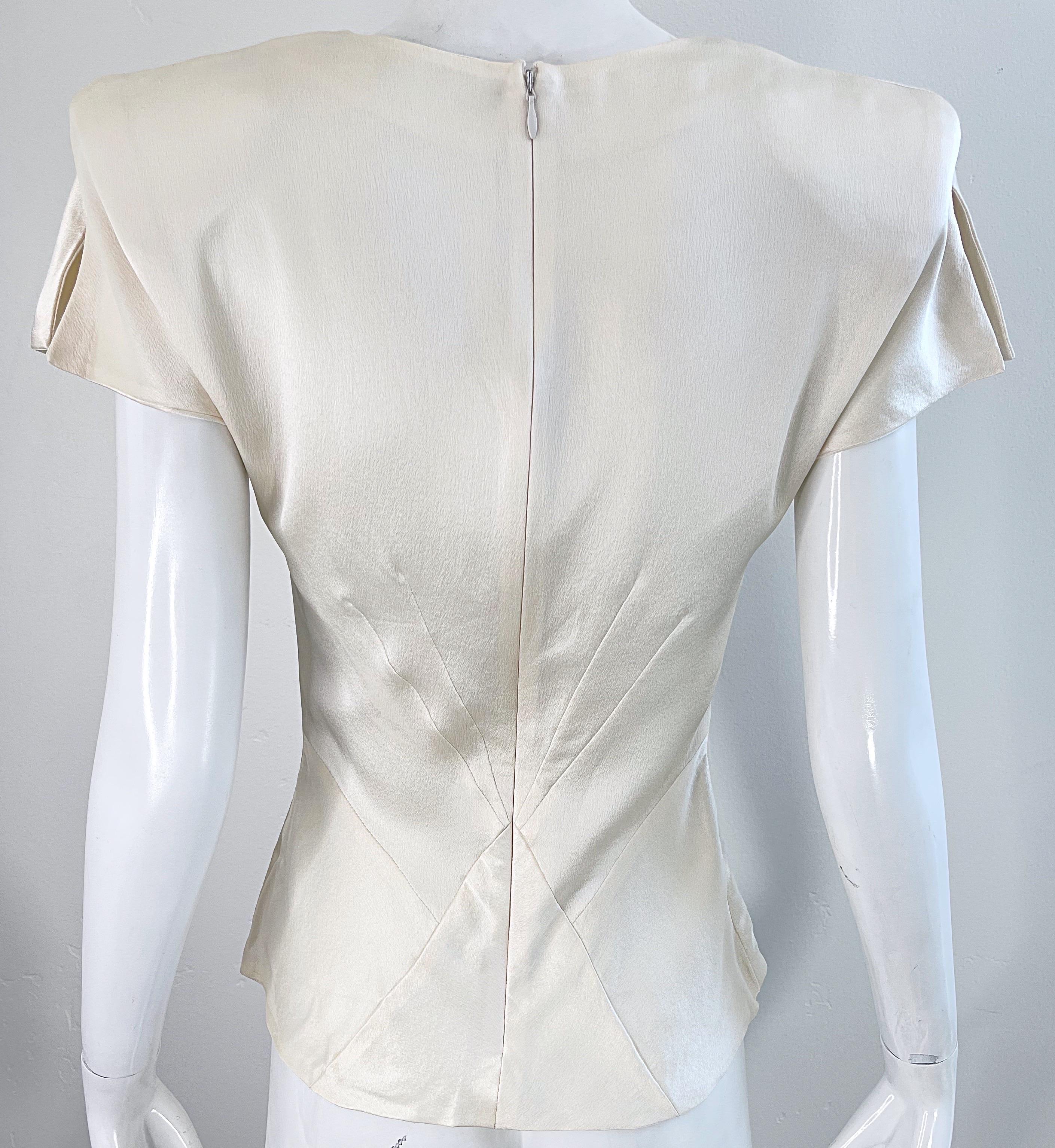 Alexander McQueen 2009 Size 38 / 2 Ivory Silk Red Lips Sequin Blouse Top Shirt For Sale 1