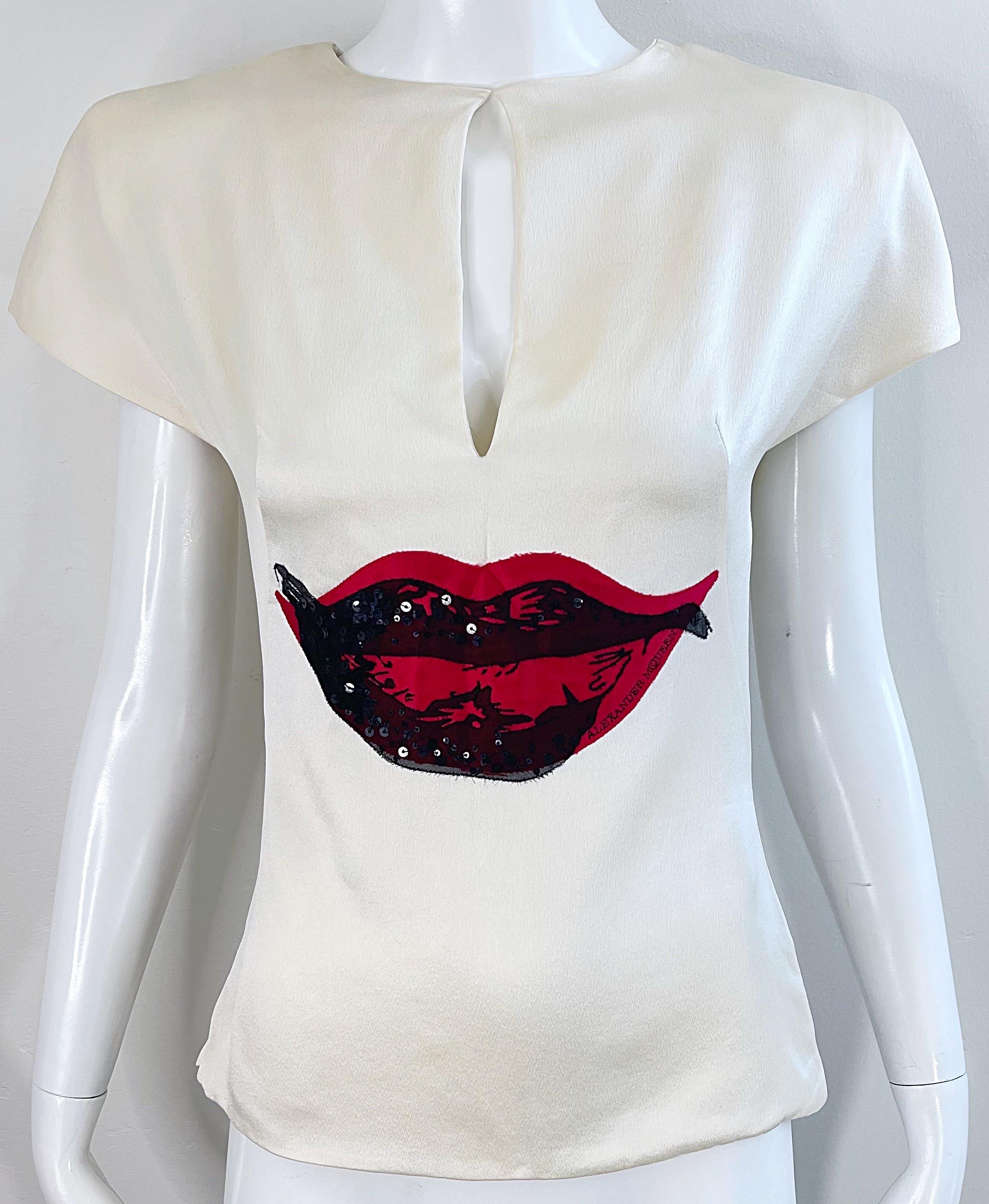 Alexander McQueen 2009 Size 38 / 2 Ivory Silk Red Lips Sequin Blouse Top Shirt For Sale 5