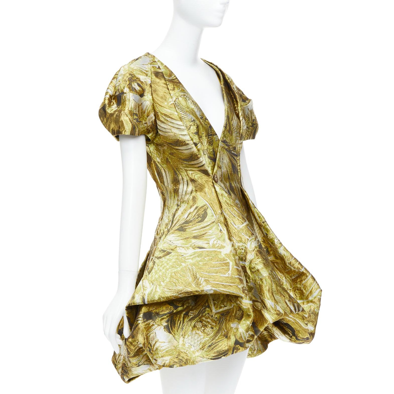 ALEXANDER MCQUEEN 2010 Angels Demons Runway gold medieval jacquard dress IT40 S
Reference: MAEA/A00003
Brand: Alexander McQueen
Designer: Lee Alexander McQueen
Collection: Fall Winter 2010 Angels Demons - Runway
Material: Polyester, Blend
Color: