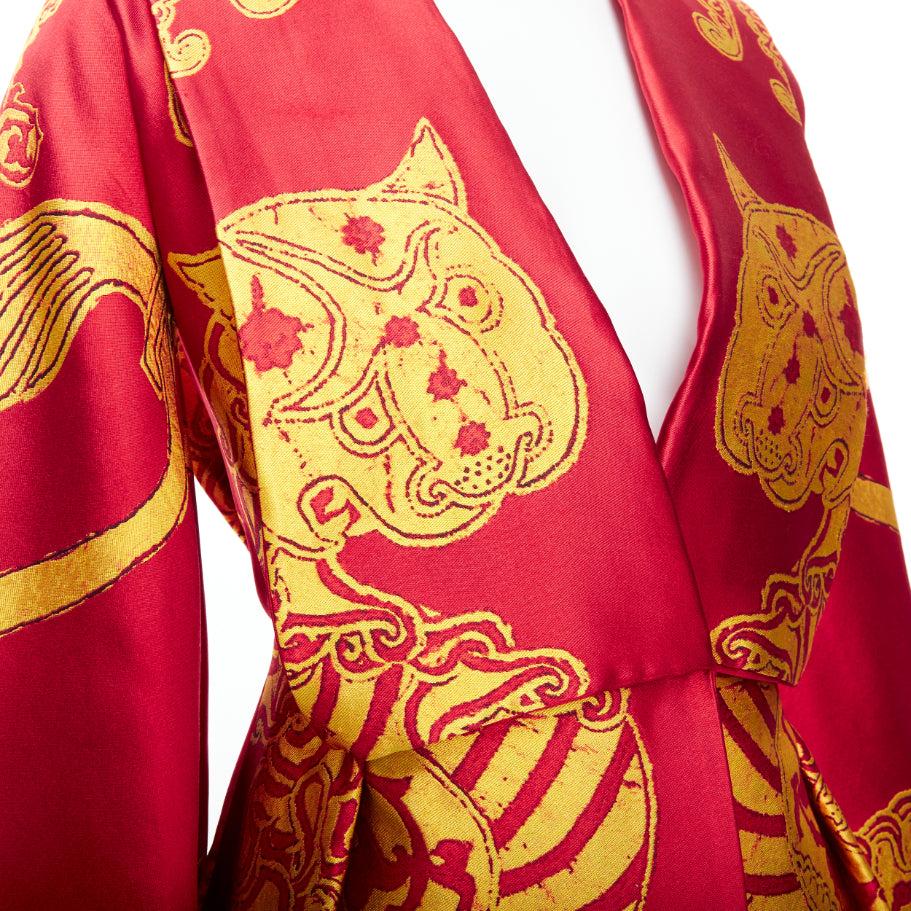 ALEXANDER MCQUEEN 2010 Angels Demons Runway red gold jacquard kimono dress IT38 XS
Reference: MAEA/A00004
Brand: Alexander McQueen
Designer: Sarah Burton
Collection: Fall Winter 2010 Angels Demons - Runway
Material: Silk
Color: Red, Gold
Pattern: