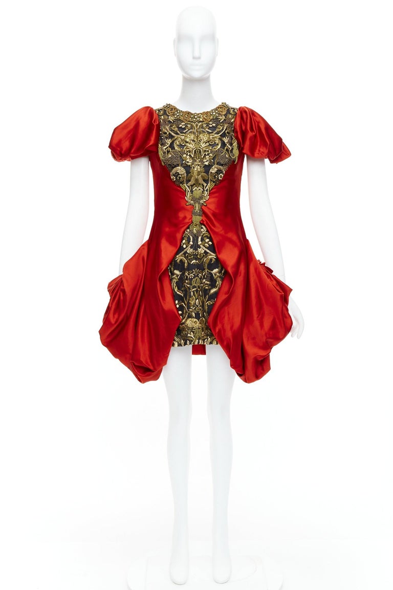 ALEXANDER MCQUEEN 2010 Pasarela Angels Demons vestido rojo dorado  abullonado IT40 S Beyonce en 1stDibs España, image size:768x1152