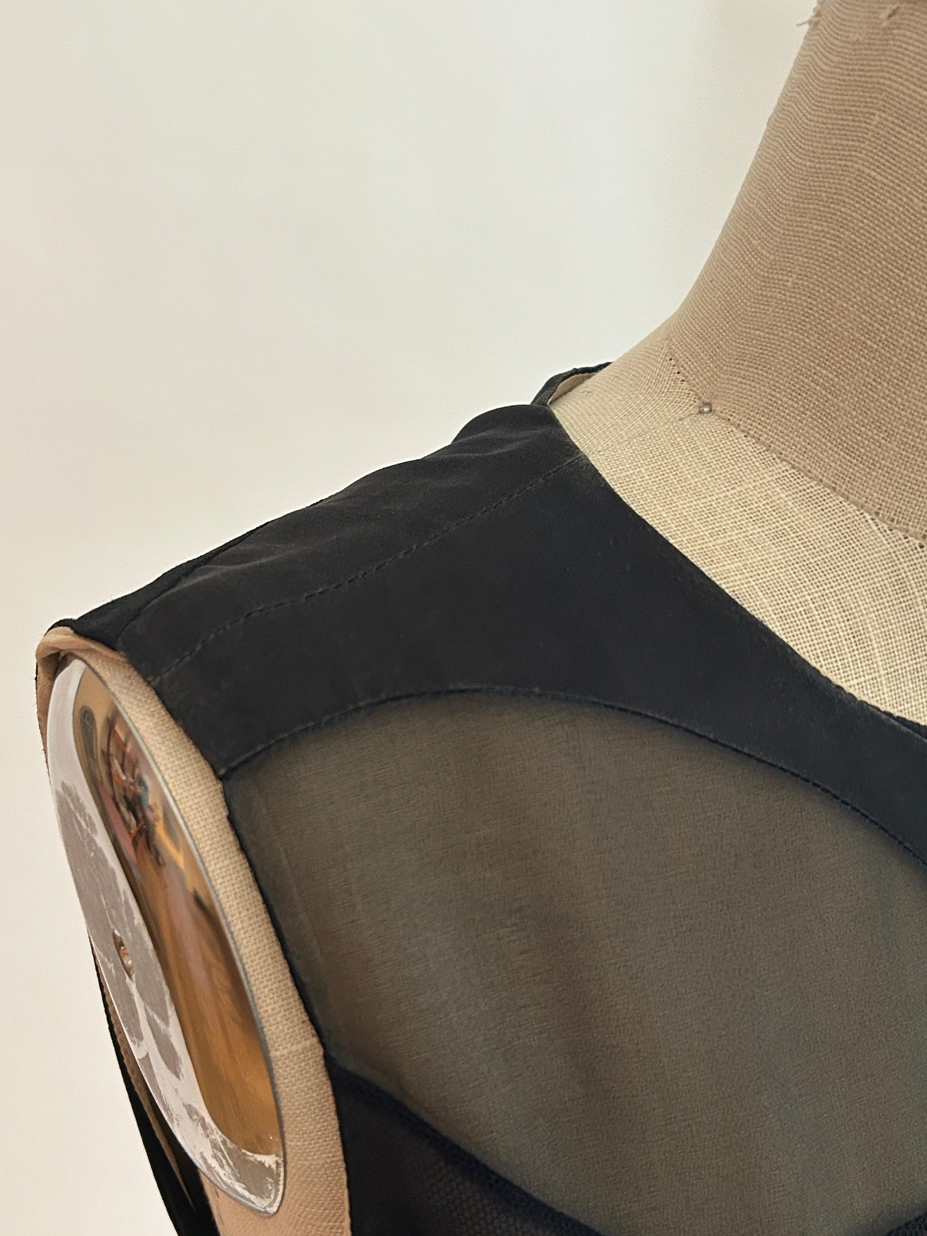 Alexander McQueen - Robe noire avec détails en forme de papillon, 2010  en vente 2