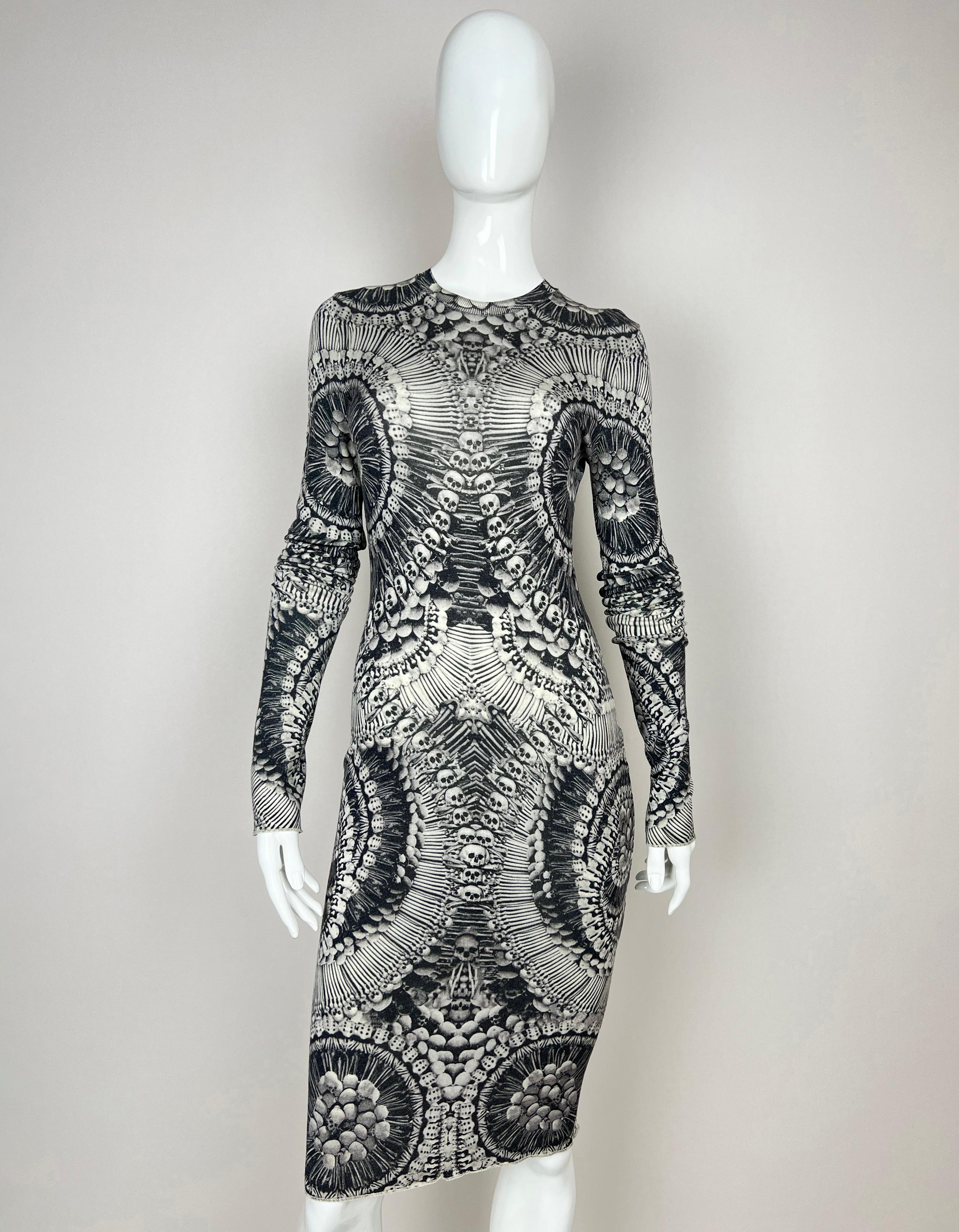 Alexander McQueen 2010 catacombs Black Skull Print Wool Blend Long Sleeve Dress For Sale 10