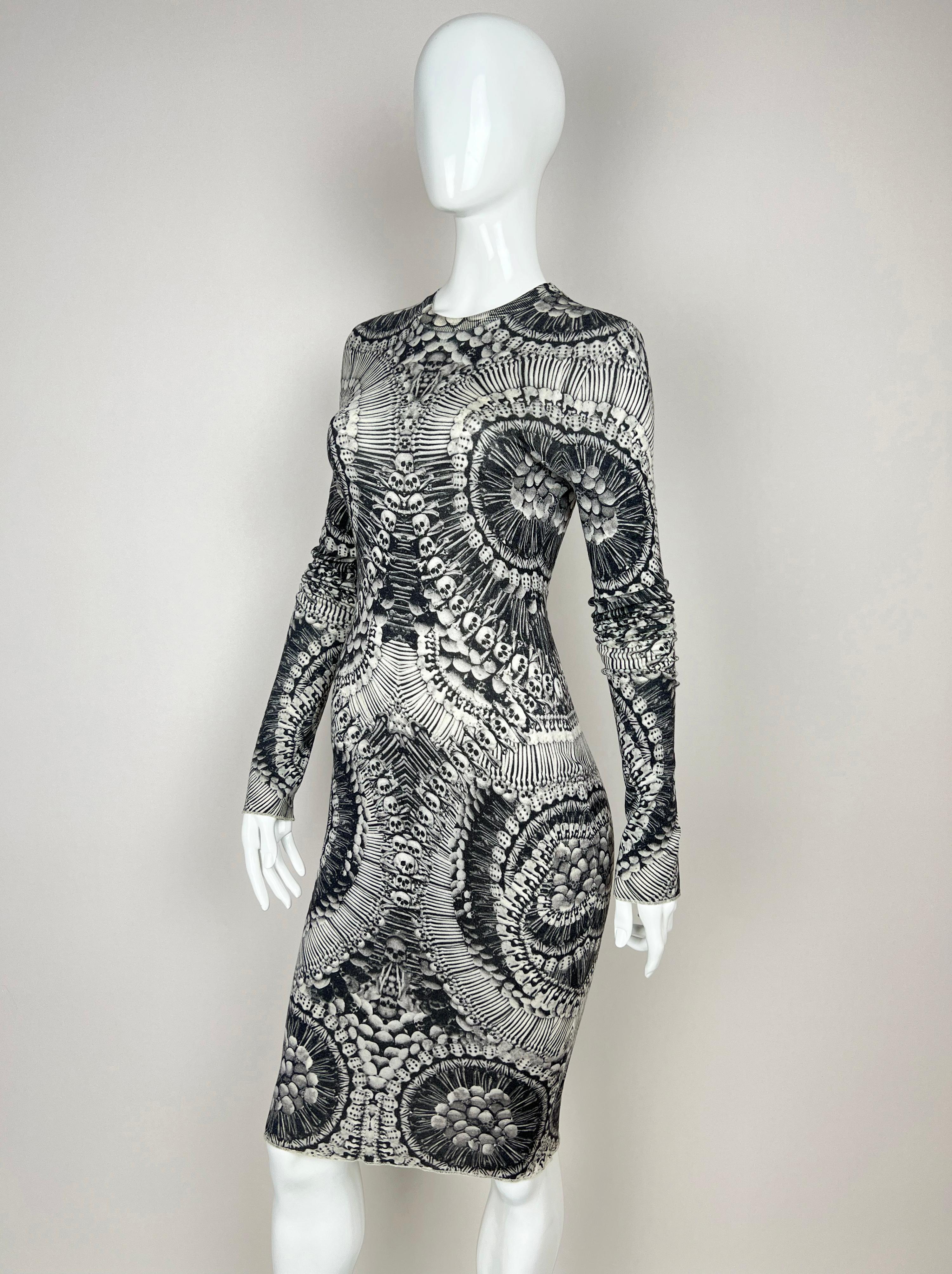 Alexander McQueen 2010 catacombs Black Skull Print Wool Blend Long Sleeve Dress For Sale 11