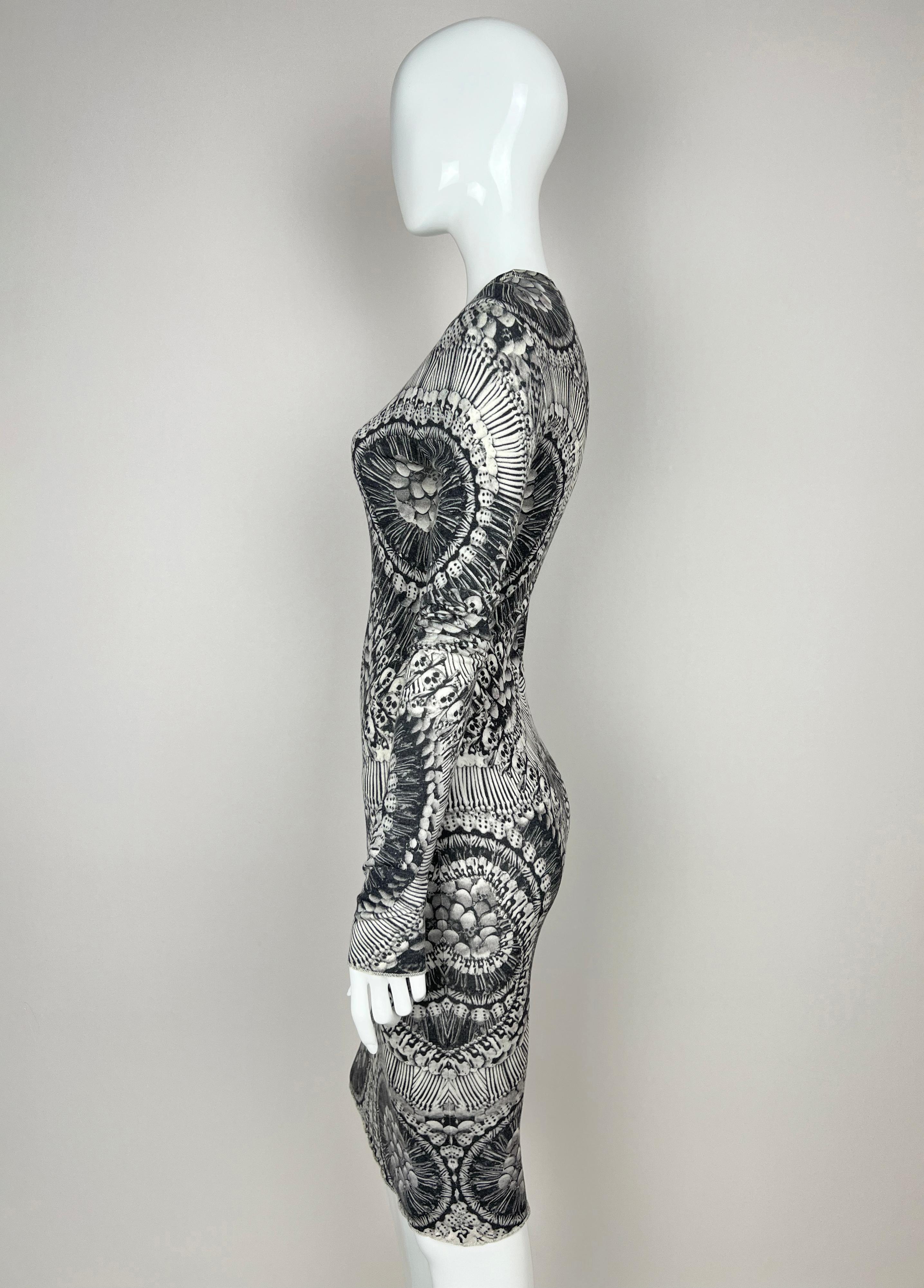 Alexander McQueen 2010 catacombs Black Skull Print Wool Blend Long Sleeve Dress For Sale 13