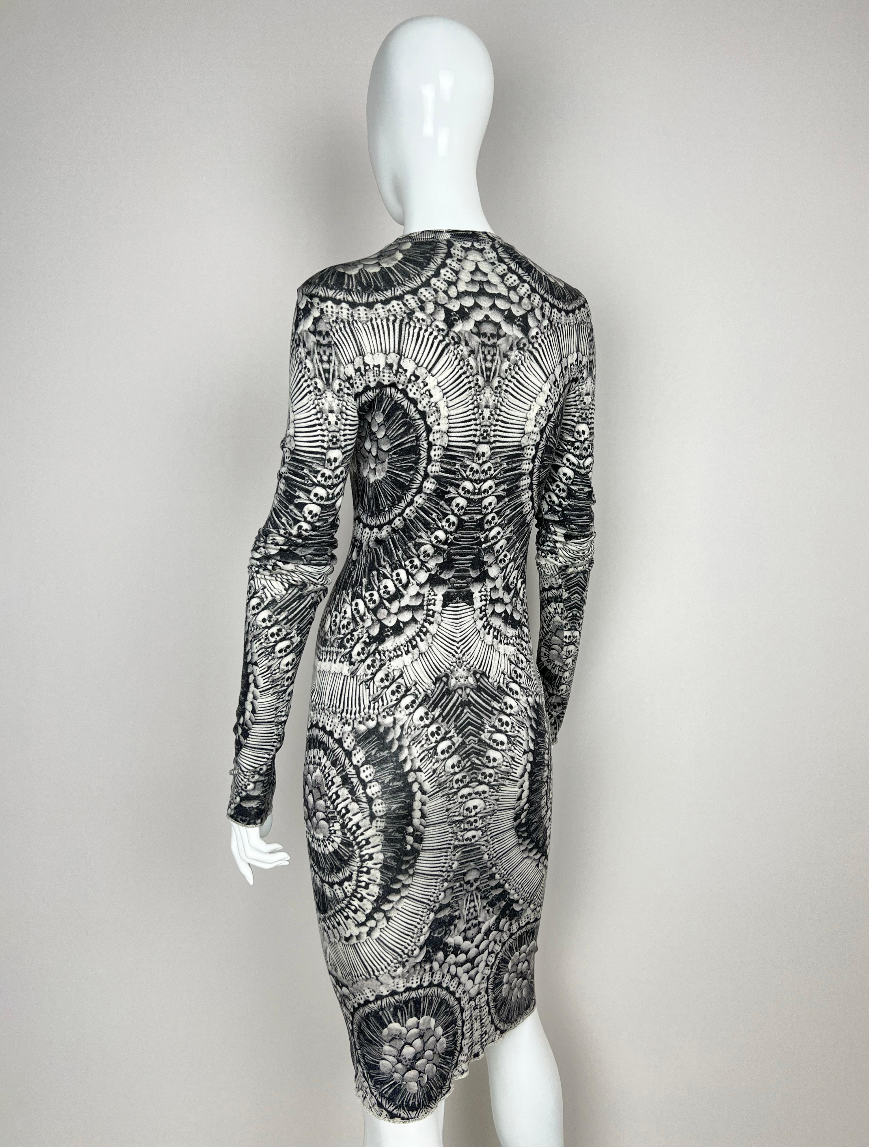 Alexander McQueen 2010 catacombs Black Skull Print Wool Blend Long Sleeve Dress For Sale 14