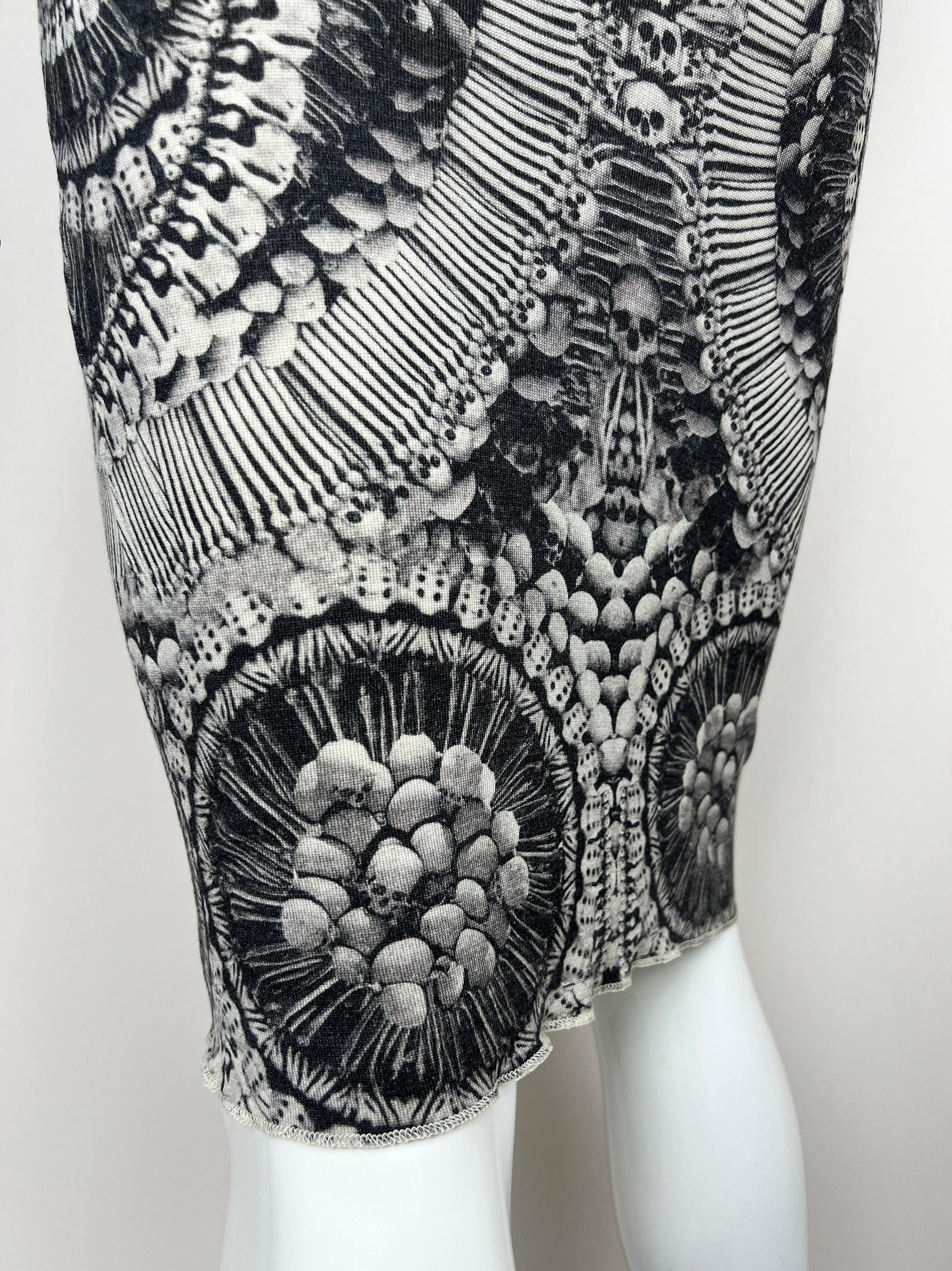 Alexander McQueen 2010 catacombs Black Skull Print Wool Blend Long Sleeve Dress For Sale 16