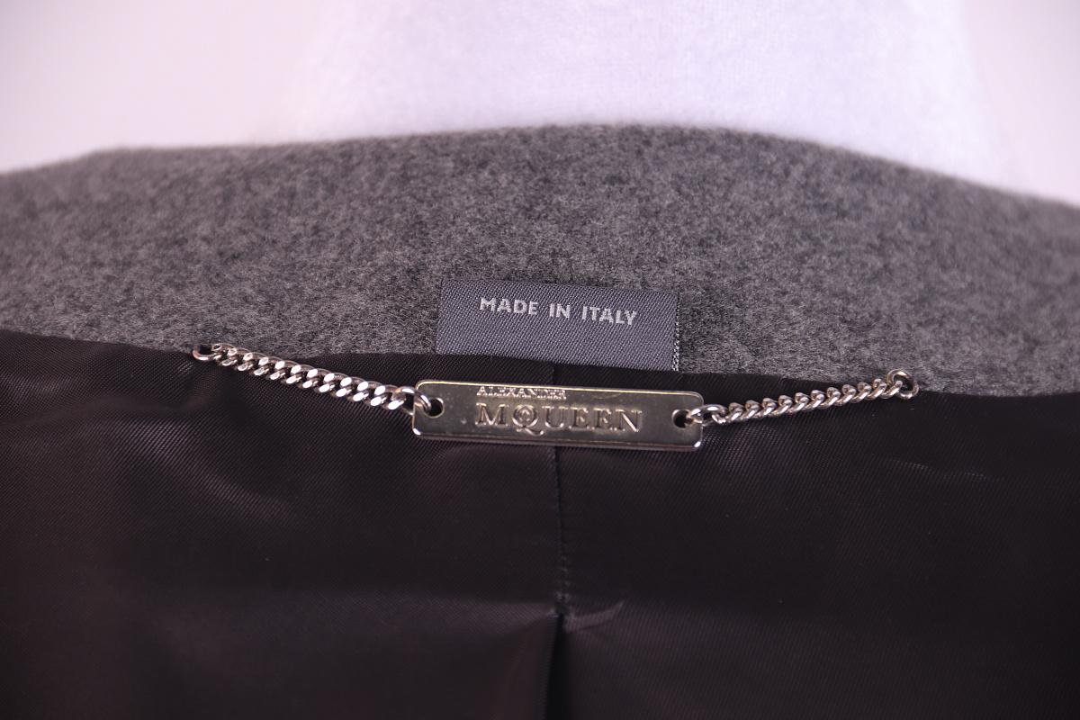 Alexander McQueen 2010 Cappotto in lana grigio in vendita 5